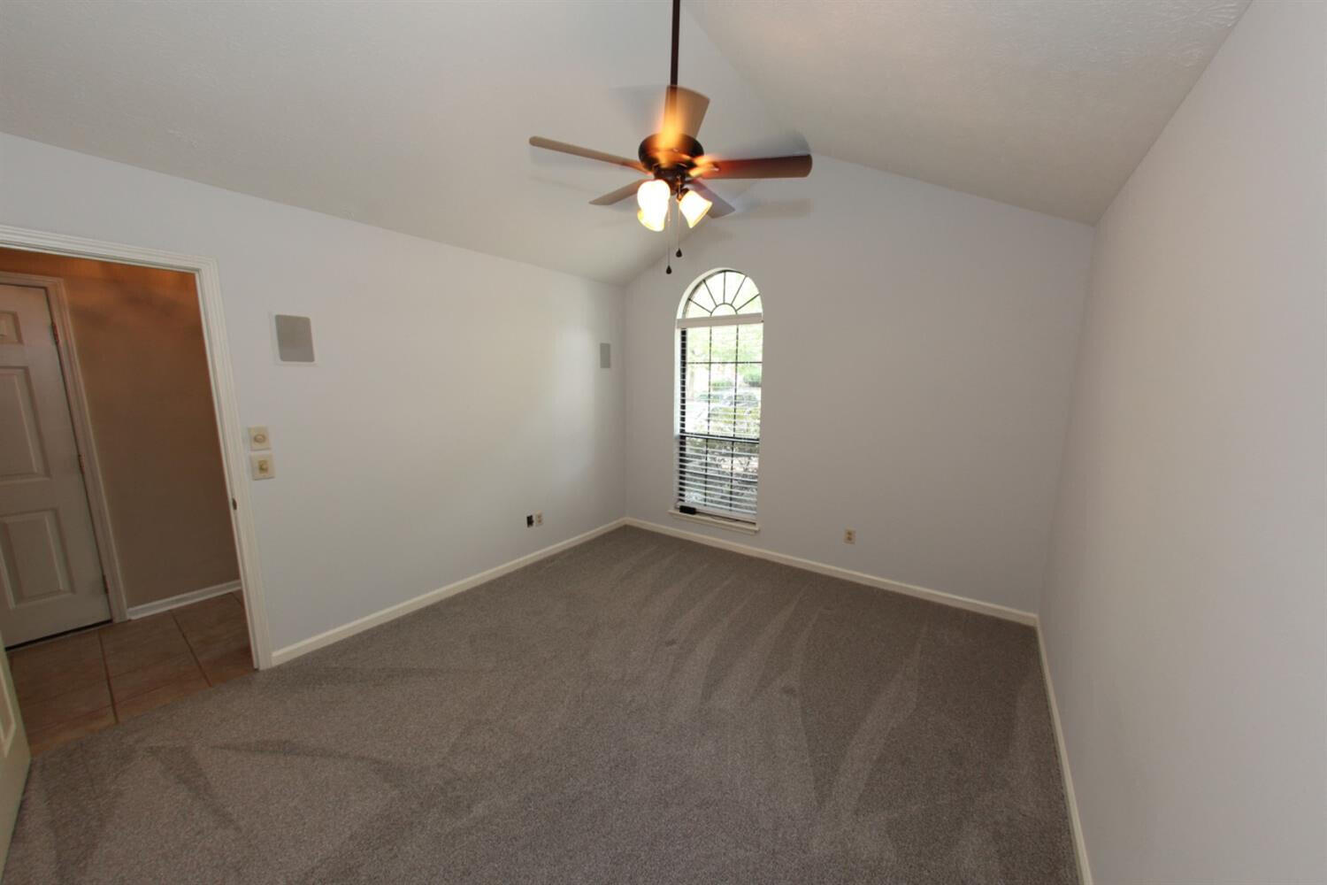 1374 The Kings Court Property Photo 13