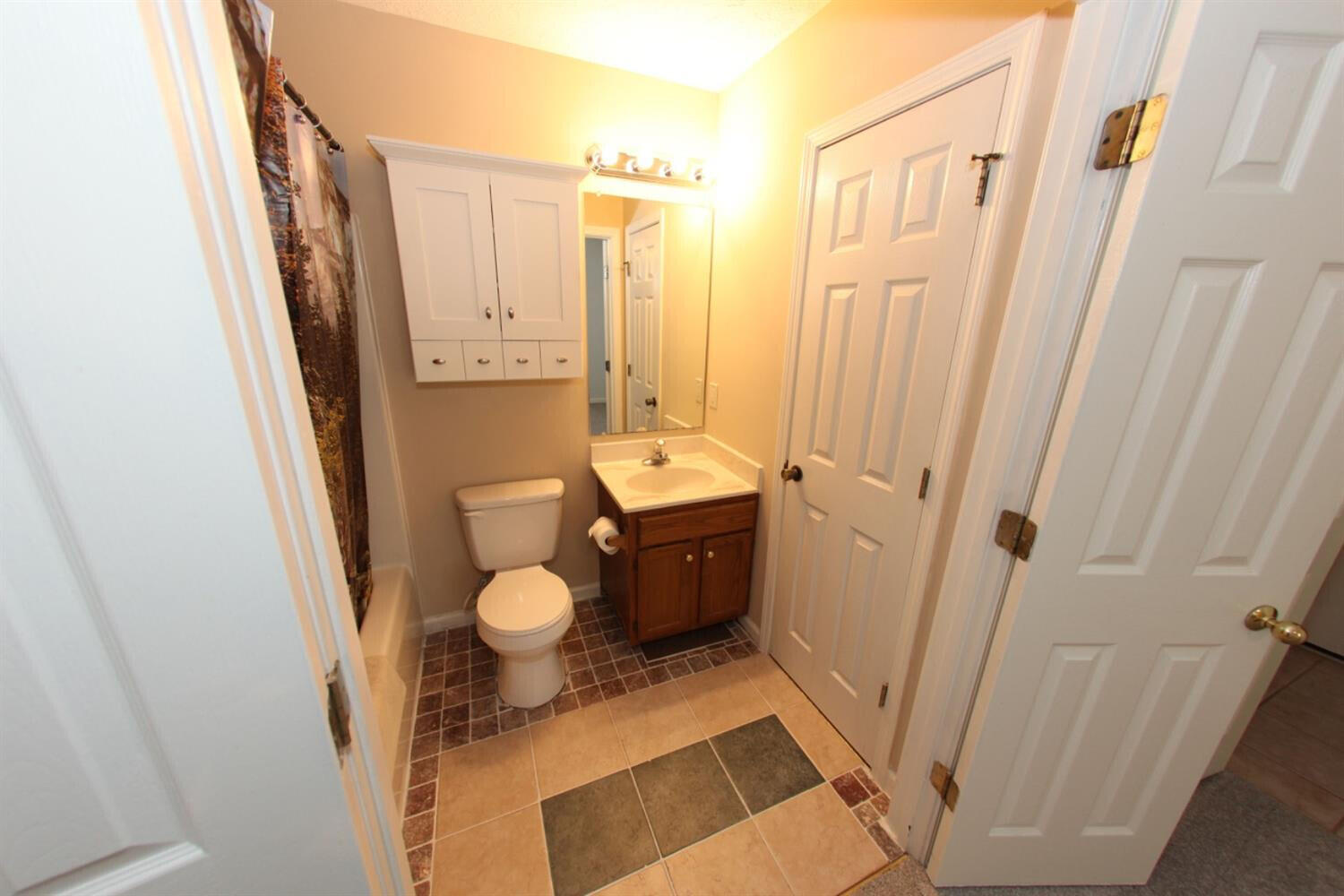 1374 The Kings Court Property Photo 15