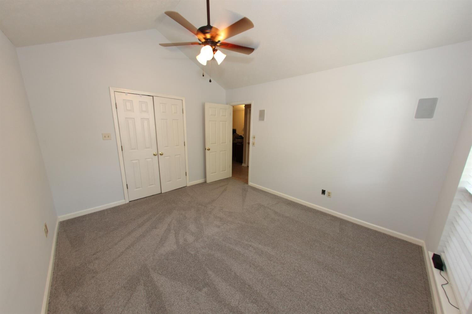 1374 The Kings Court Property Photo 16