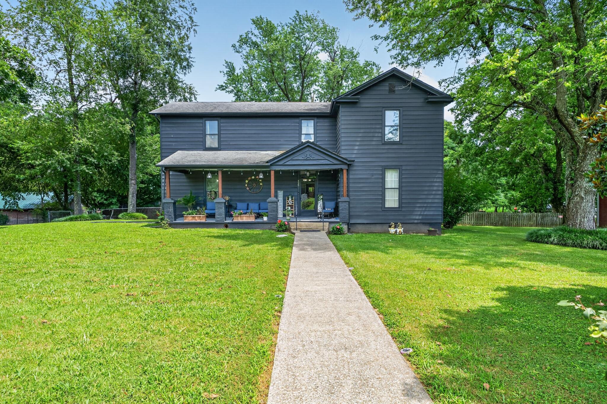 425 Main Street Property Photo 1