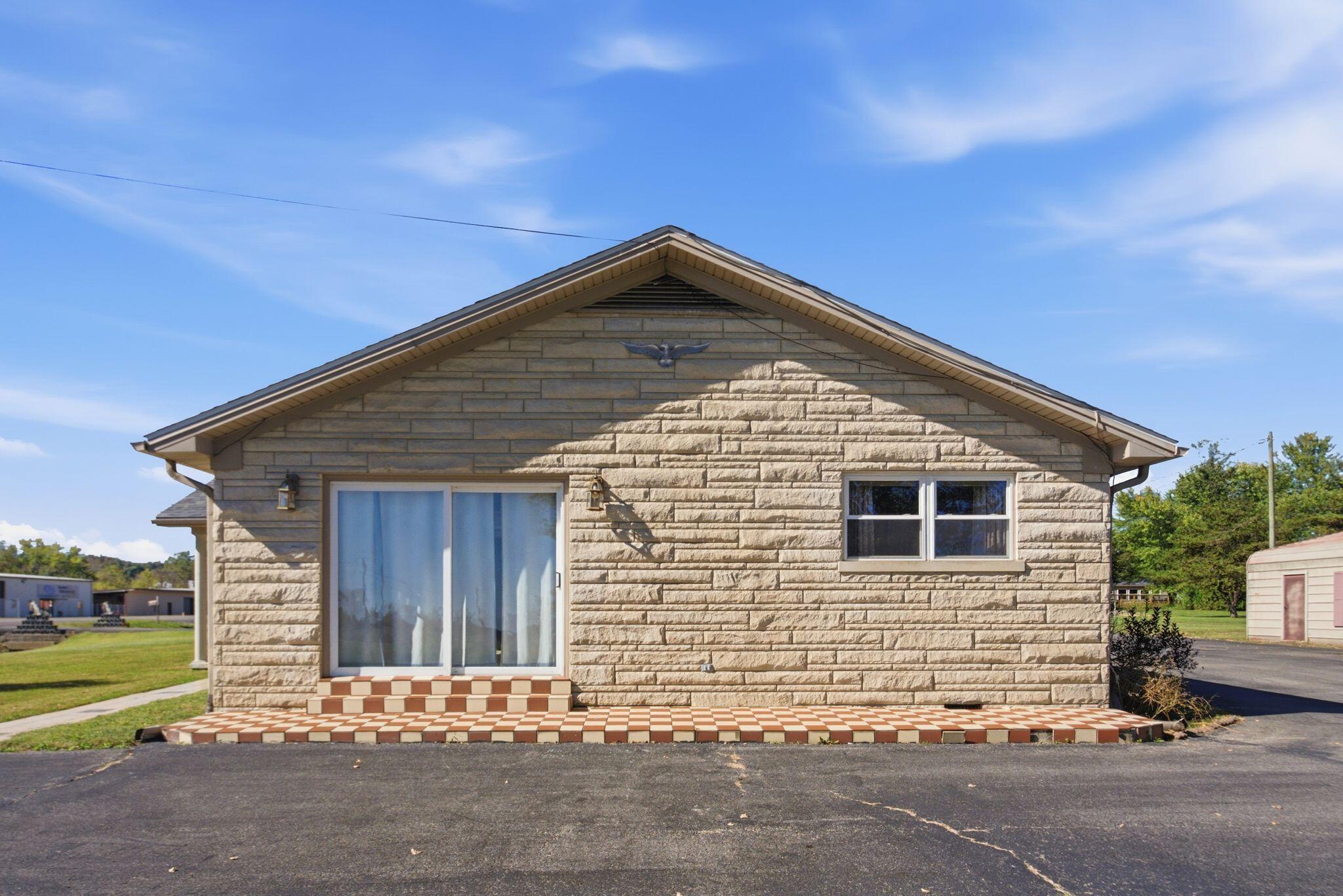 3331 Irvine Road Property Photo 8