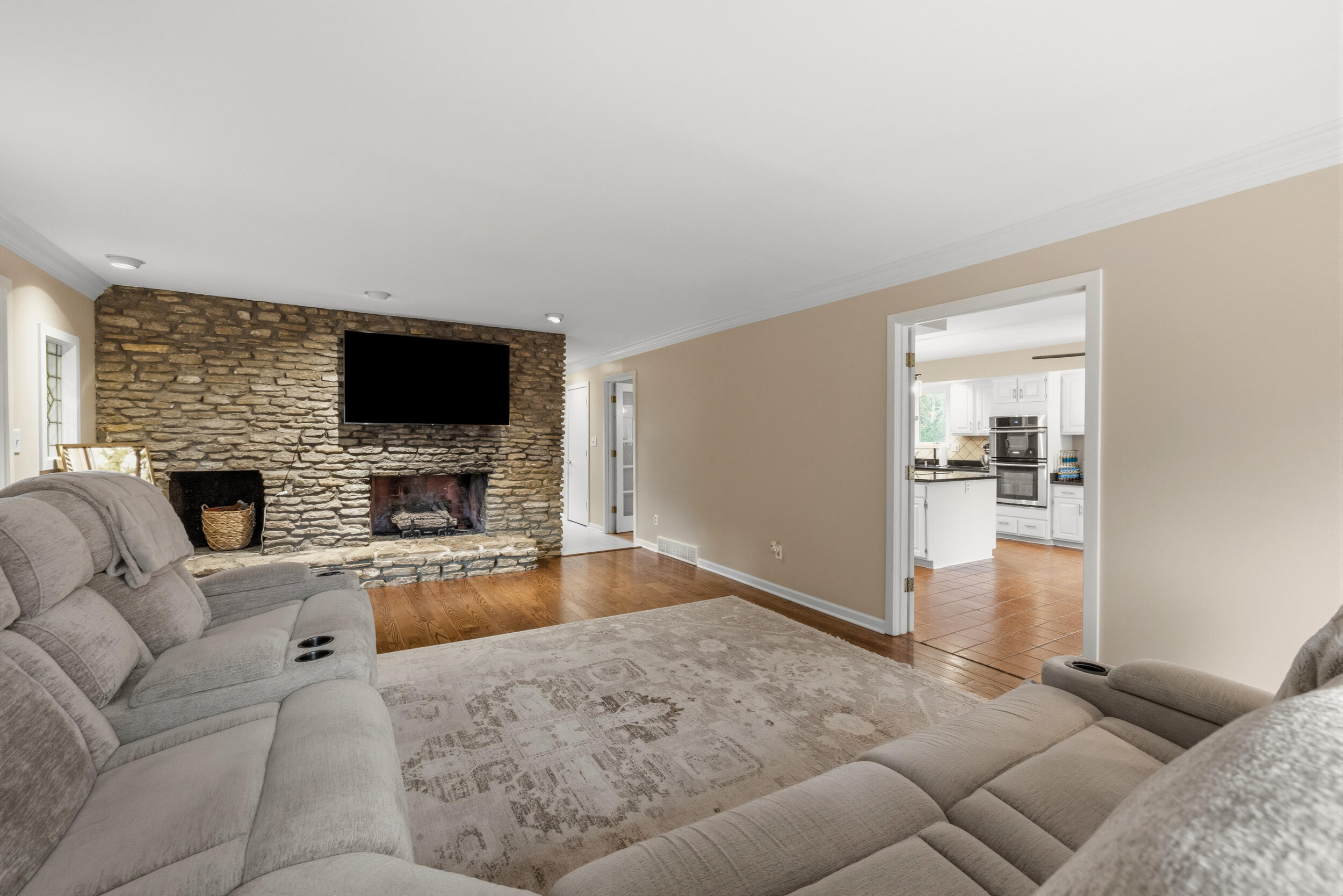 100 Fox Run Road Property Photo 12