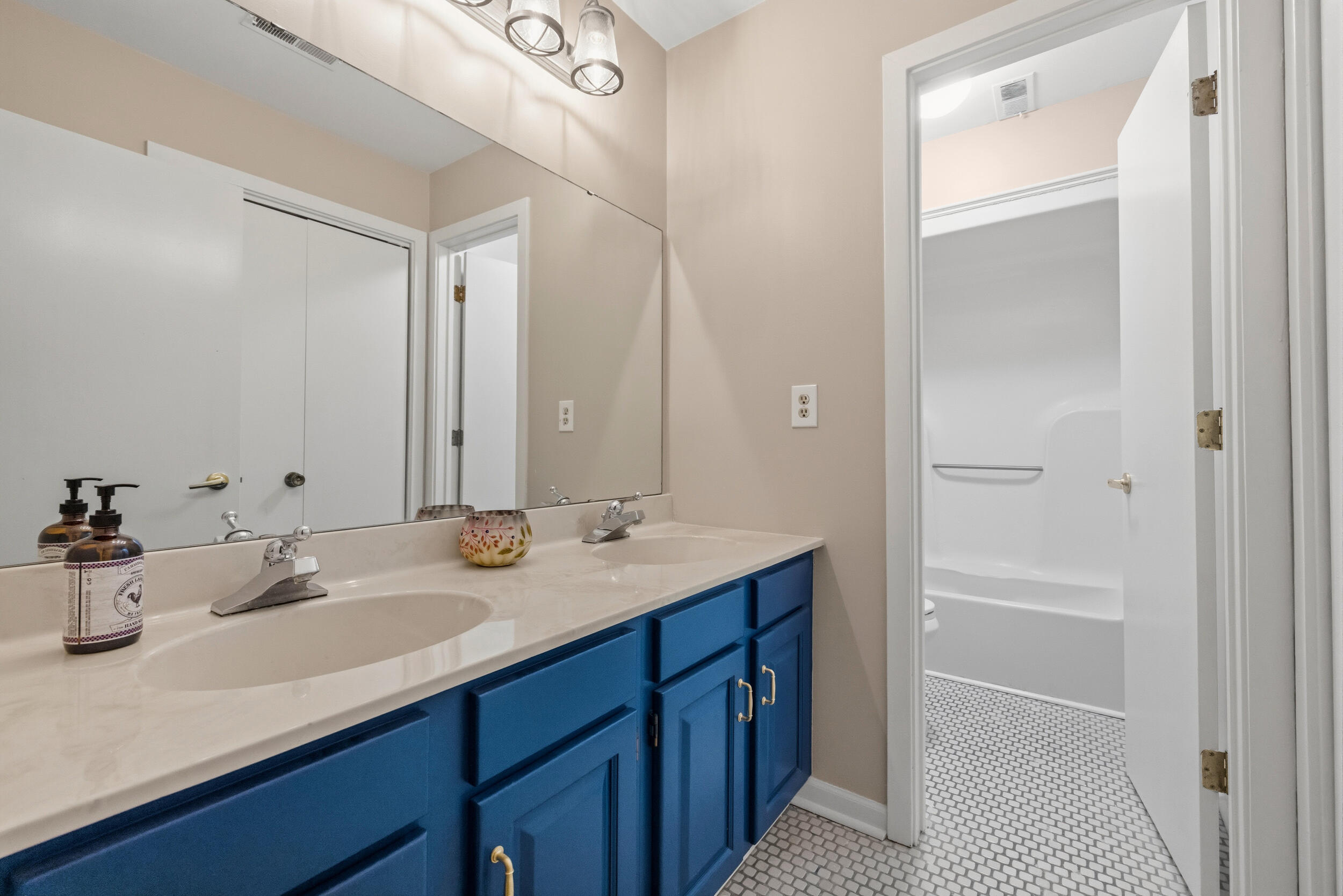 100 Fox Run Road Property Photo 41