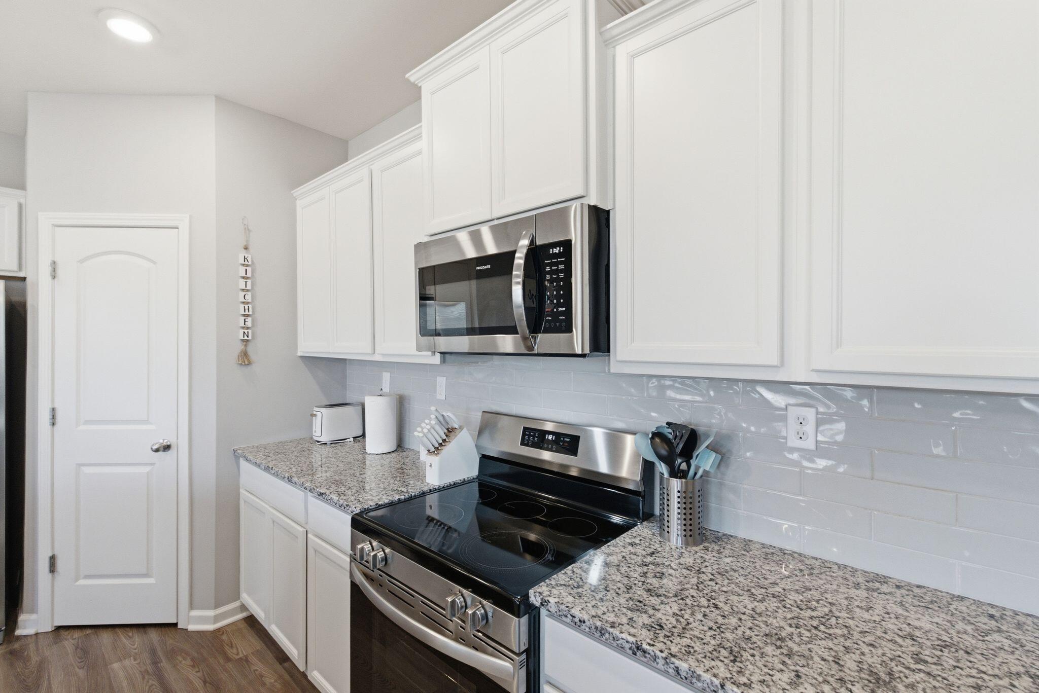 2396 Geranium Lane Property Photo 9