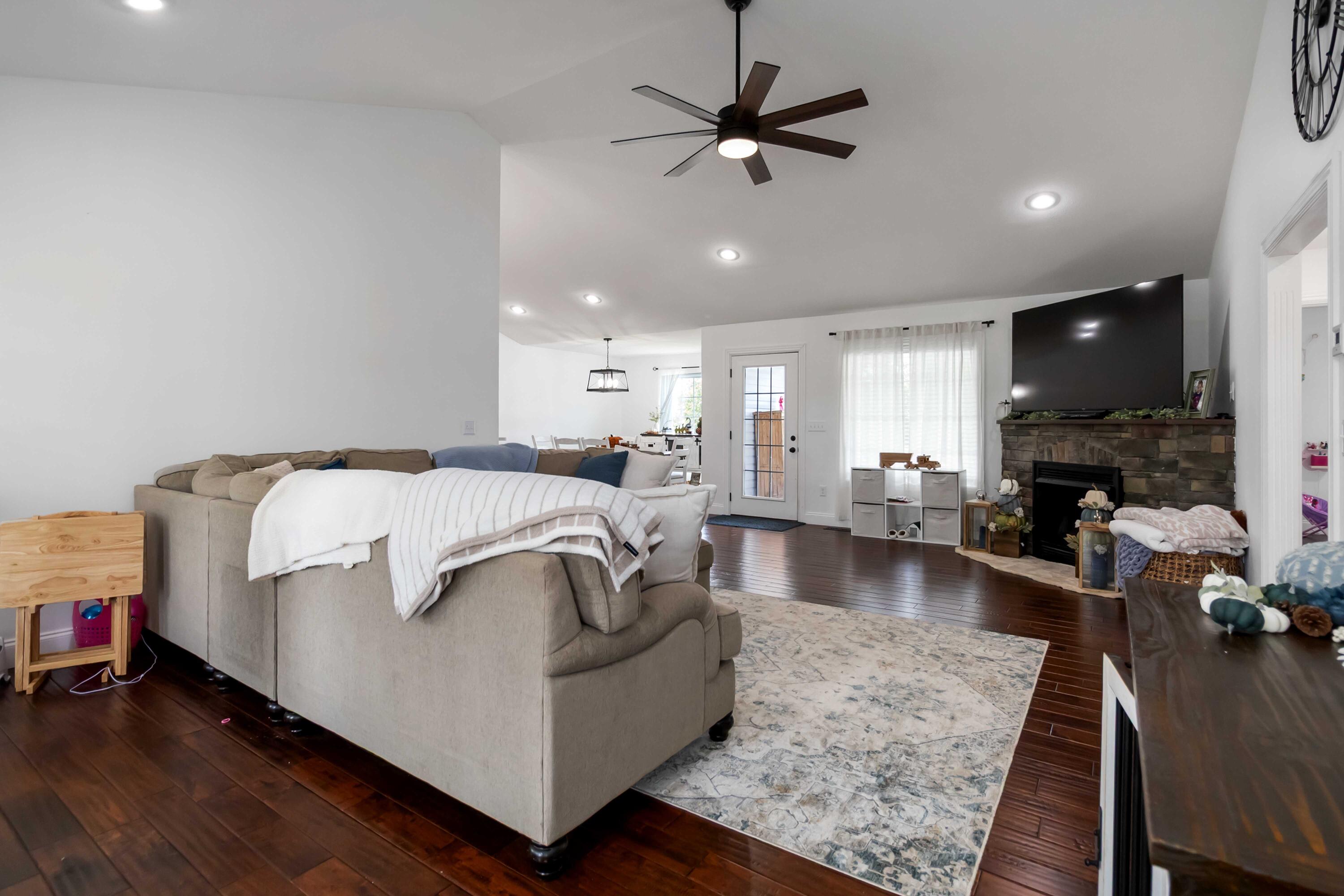 465 Newell Road Property Photo 17