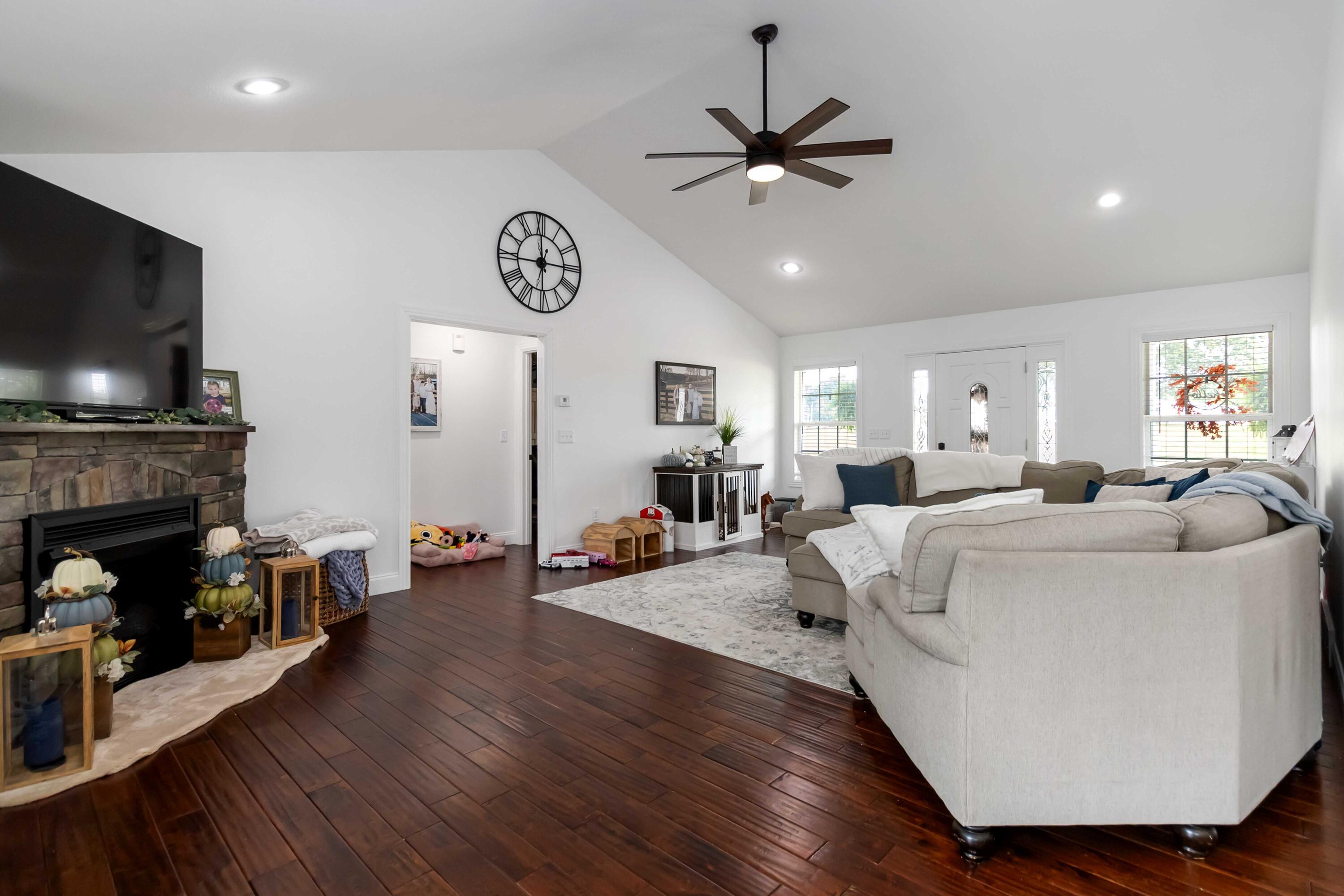 465 Newell Road Property Photo 19