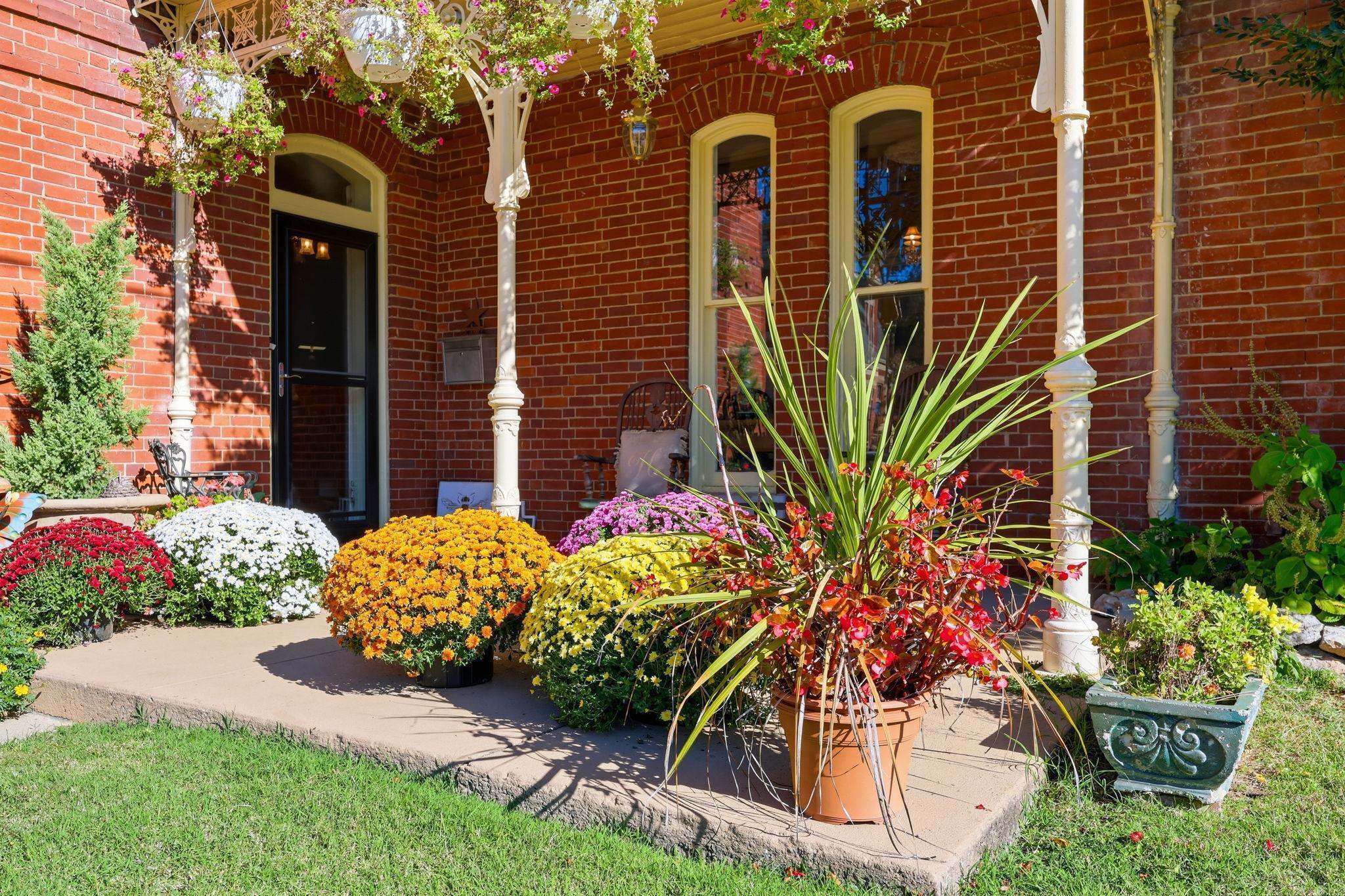 128 E Bruen Street Property Photo 4