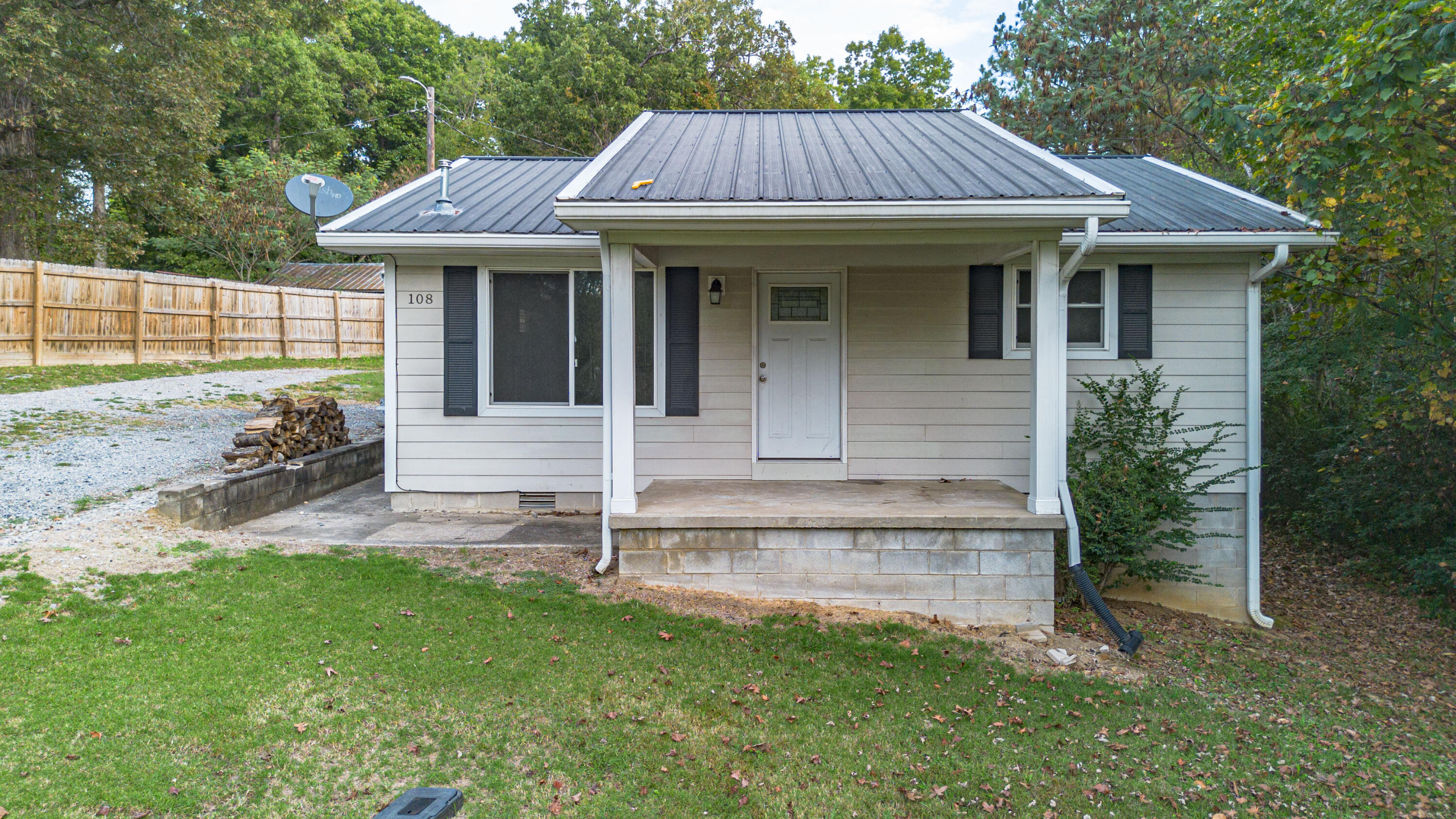 108 Suwanee Hill Road Property Photo 1