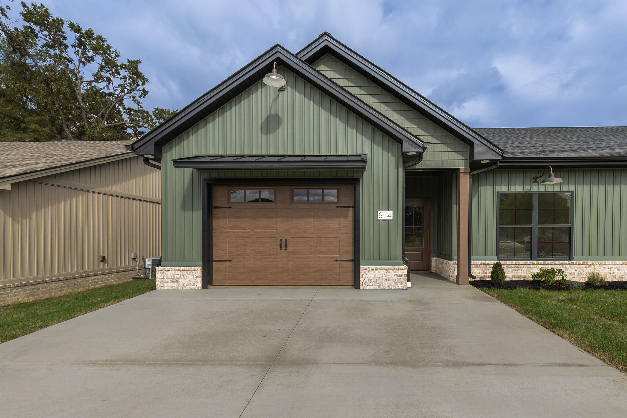 914 Violet Court Property Photo 1