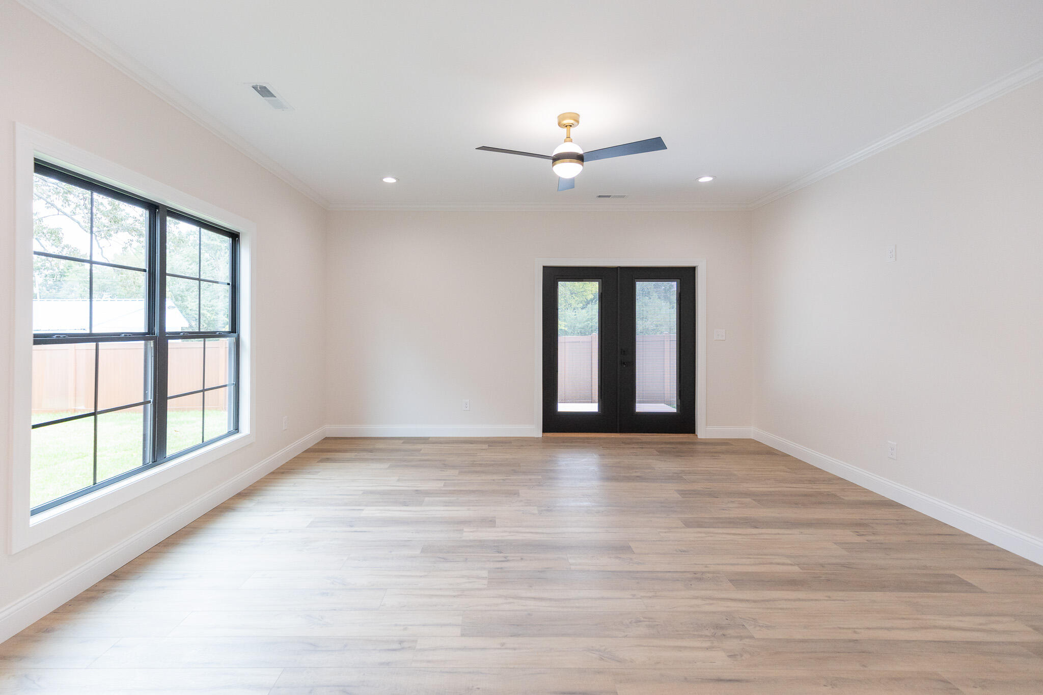 914 Violet Court Property Photo 11