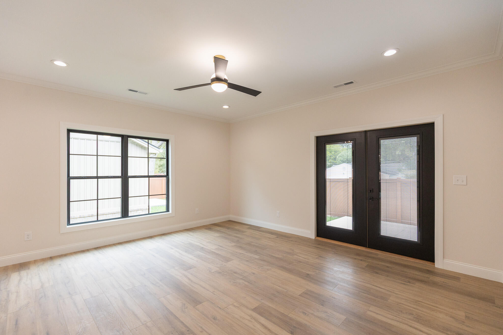 914 Violet Court Property Photo 12