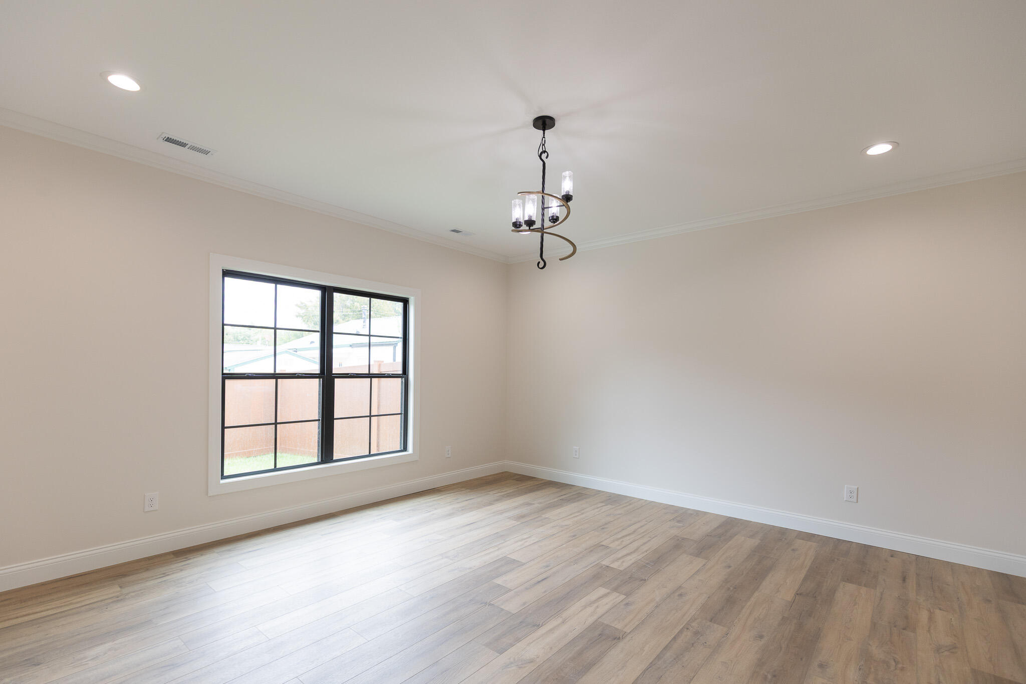 914 Violet Court Property Photo 13
