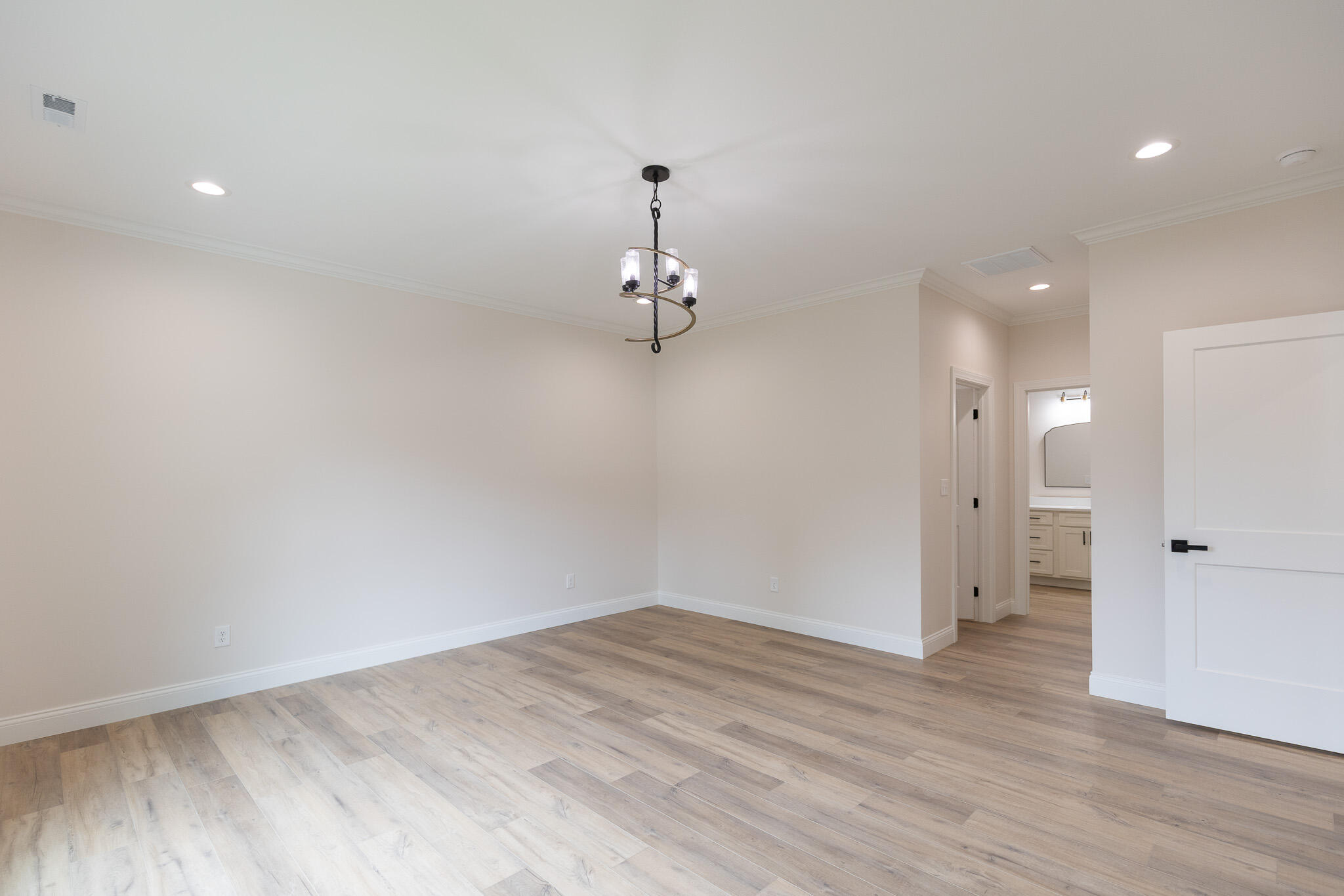 914 Violet Court Property Photo 14