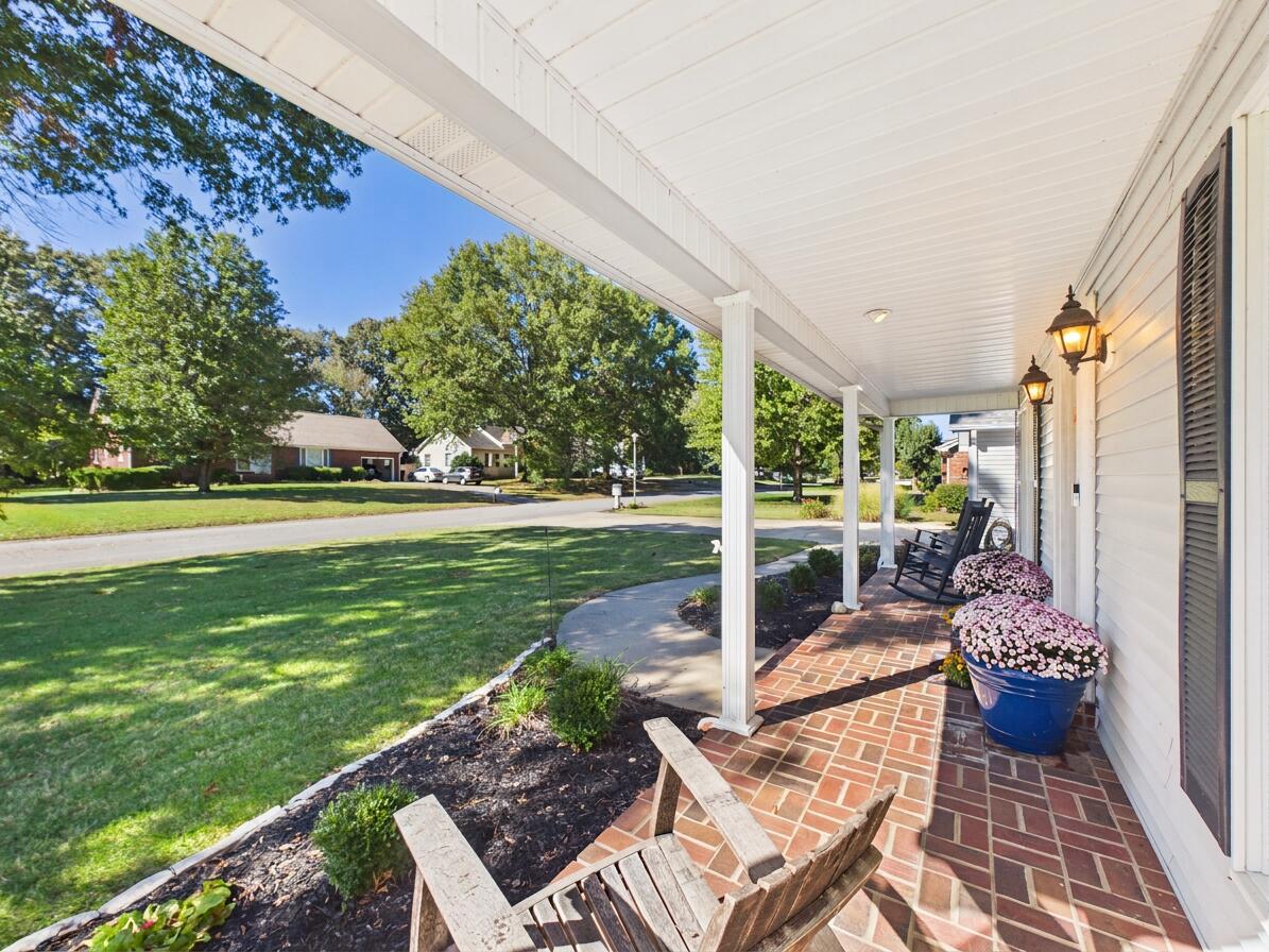 1551 Canterbury Drive Property Photo 3