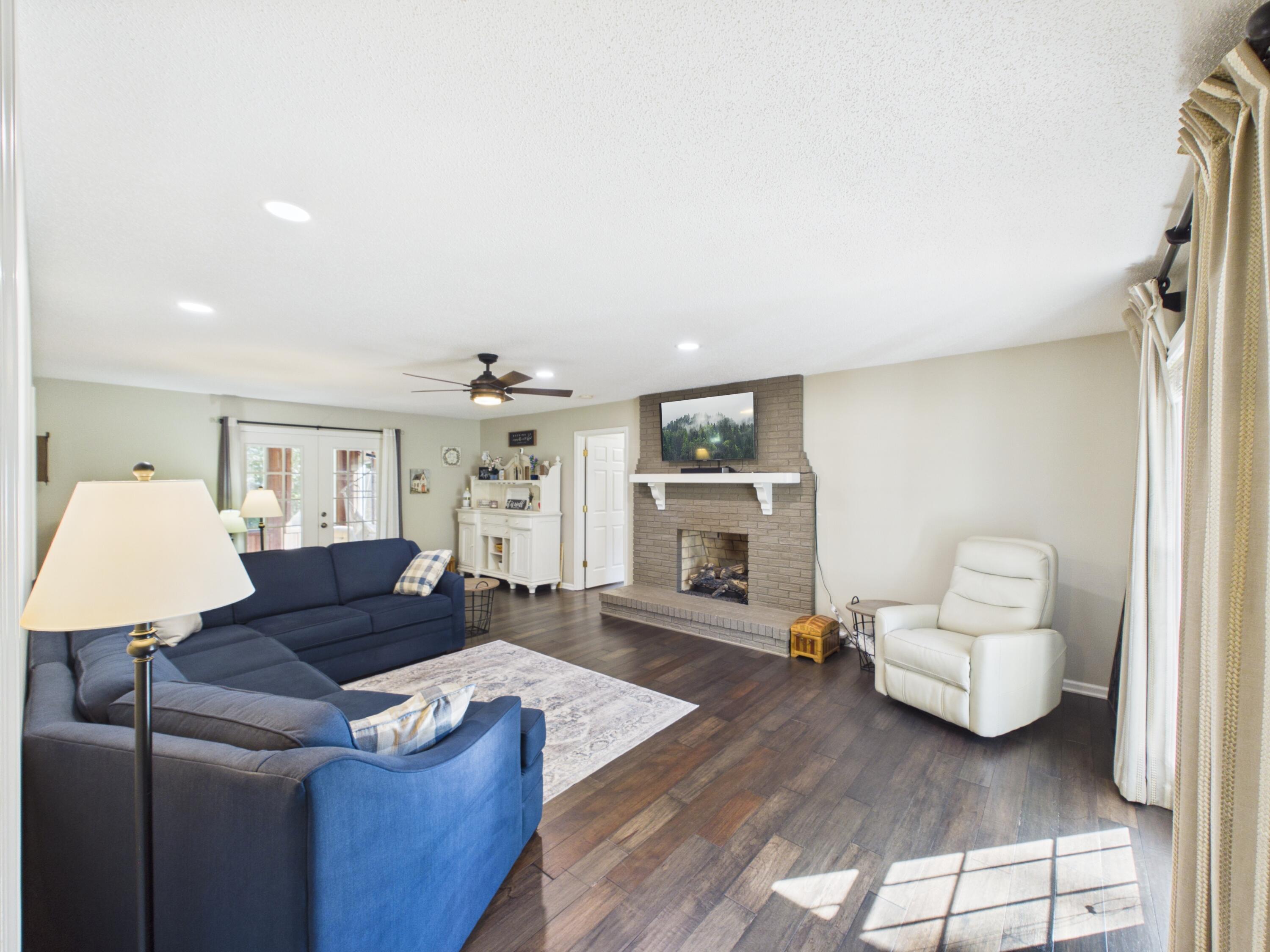 1551 Canterbury Drive Property Photo 8