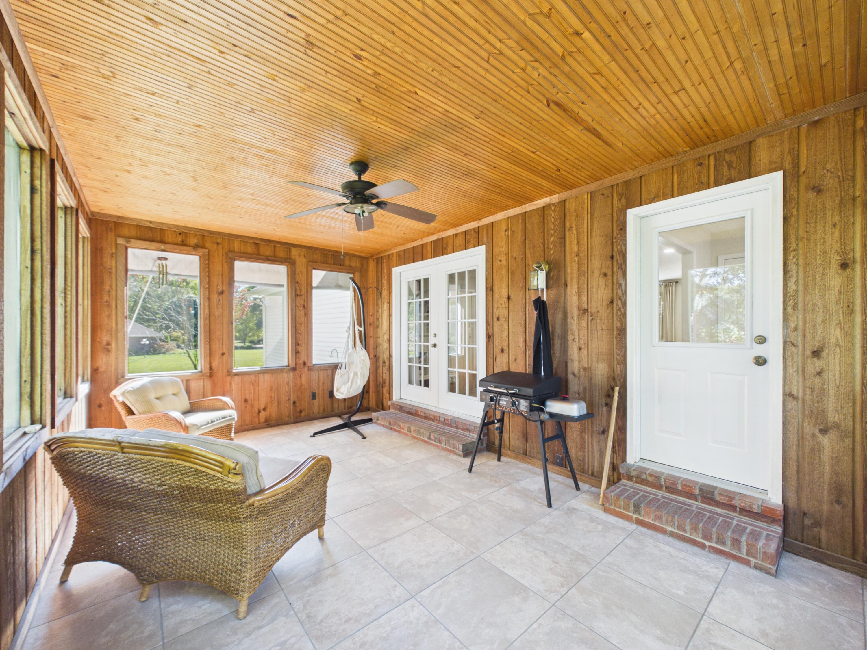 1551 Canterbury Drive Property Photo 12