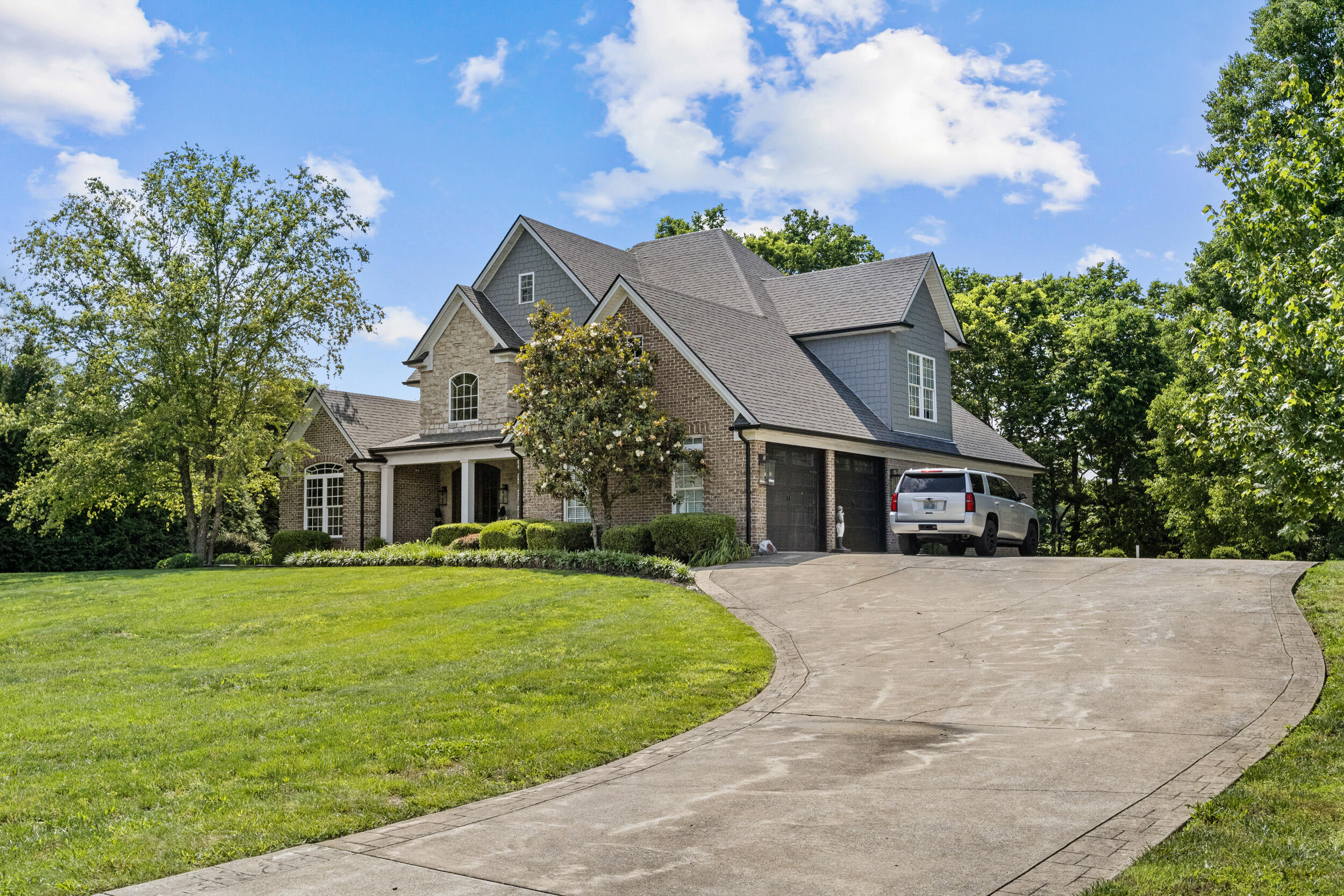 104 Deerfield Circle Property Photo 3