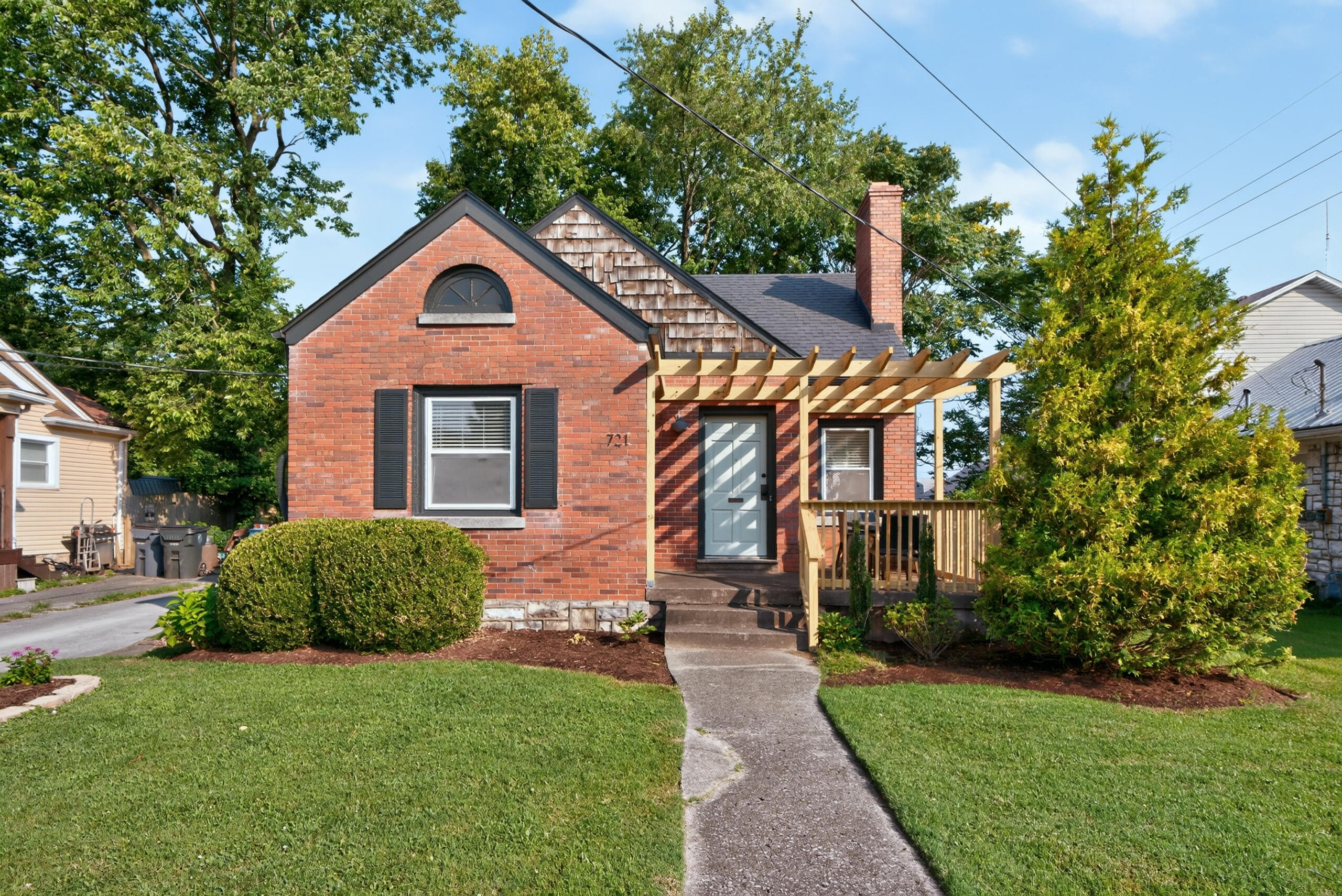 721 Headley Avenue Property Photo 1