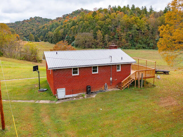 1633 Highland Road Property Photo 4