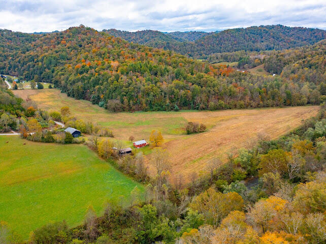 1633 Highland Road Property Photo 8