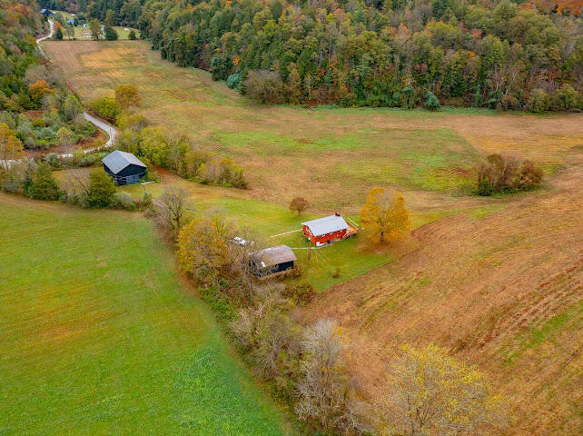 1633 Highland Road Property Photo 9