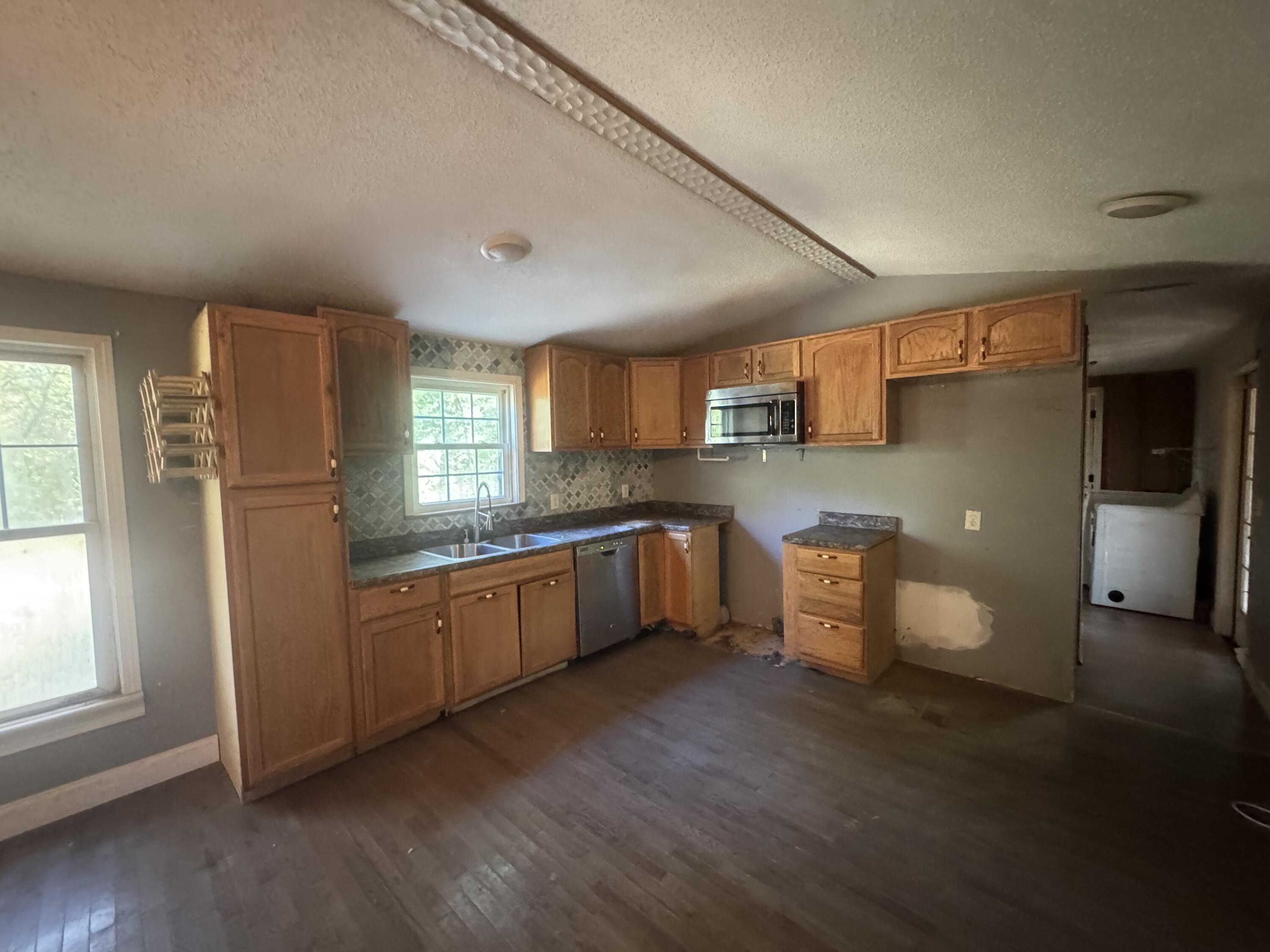 516 Gross Road Property Photo 4