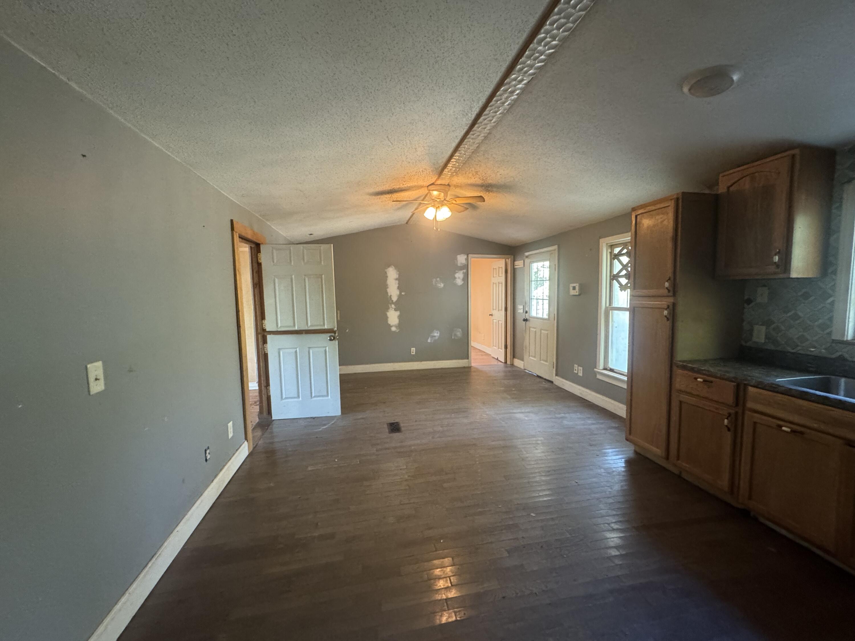 516 Gross Road Property Photo 9