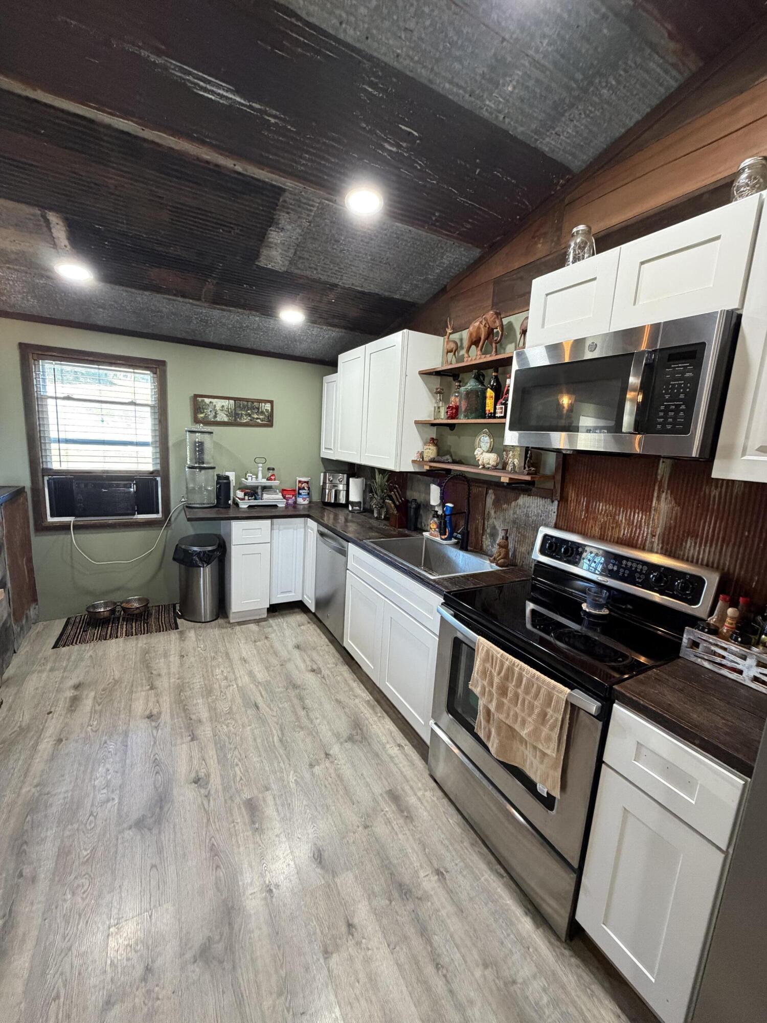 600 Watkins Lane Property Photo 15