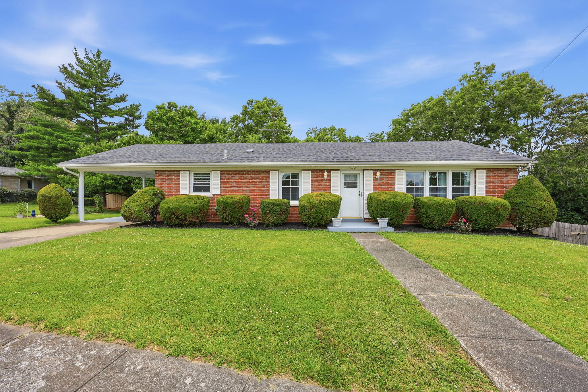 102 Oxley Avenue Property Photo 1