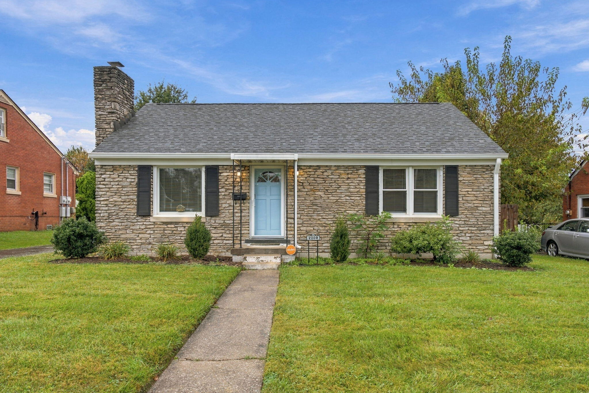 2209 Eastway Drive Property Photo 1