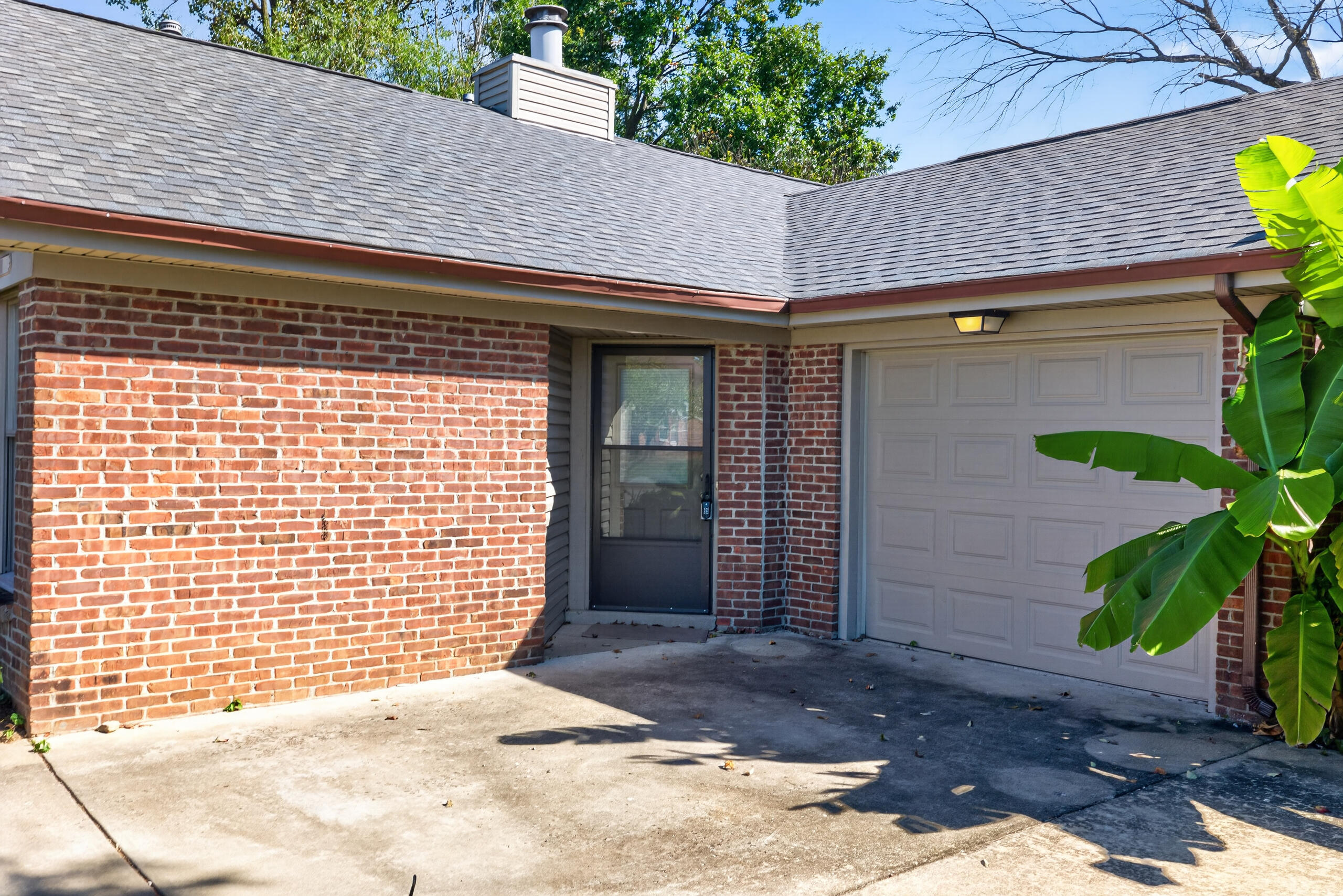 1641 Crossen Way Property Photo 4