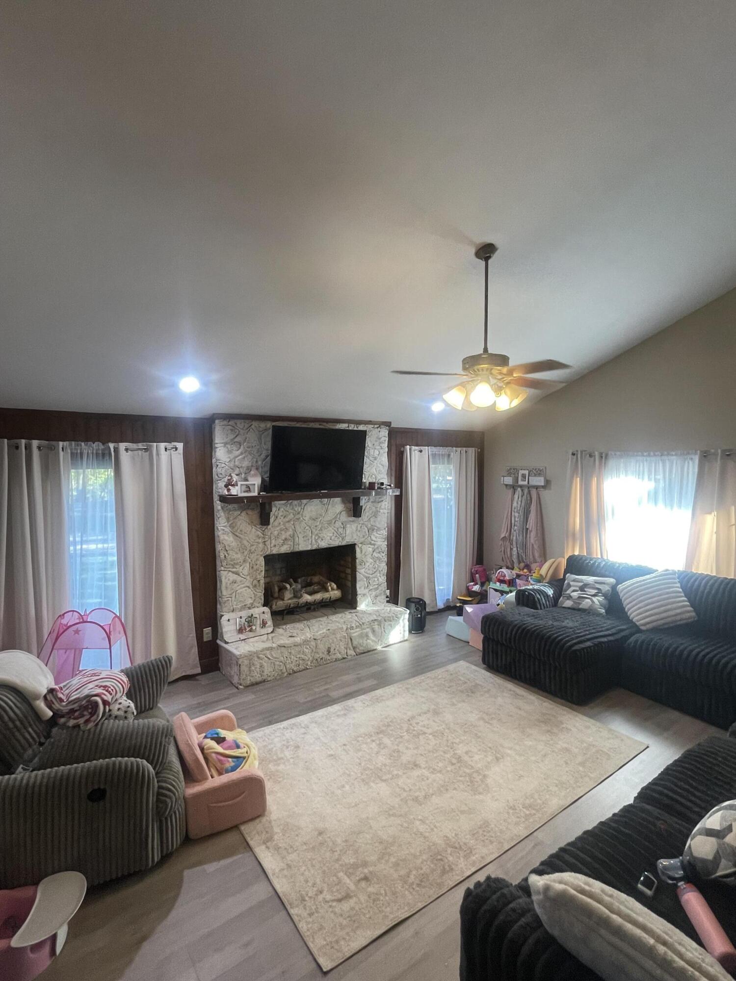 303 Park Avenue Property Photo 1
