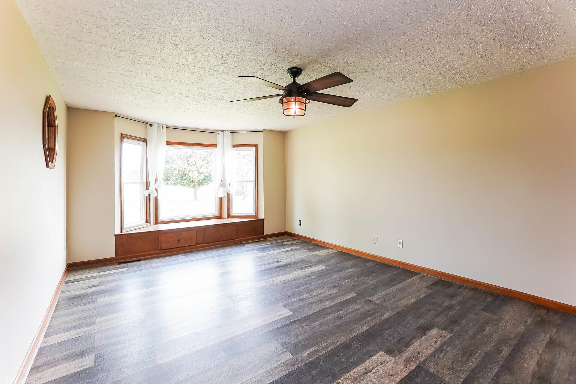 5990 Clarksville Road Property Photo 5
