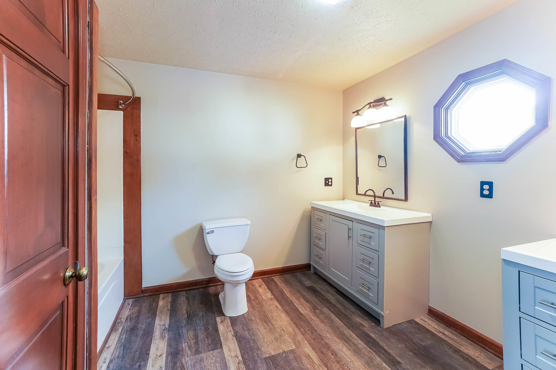 5990 Clarksville Road Property Photo 14