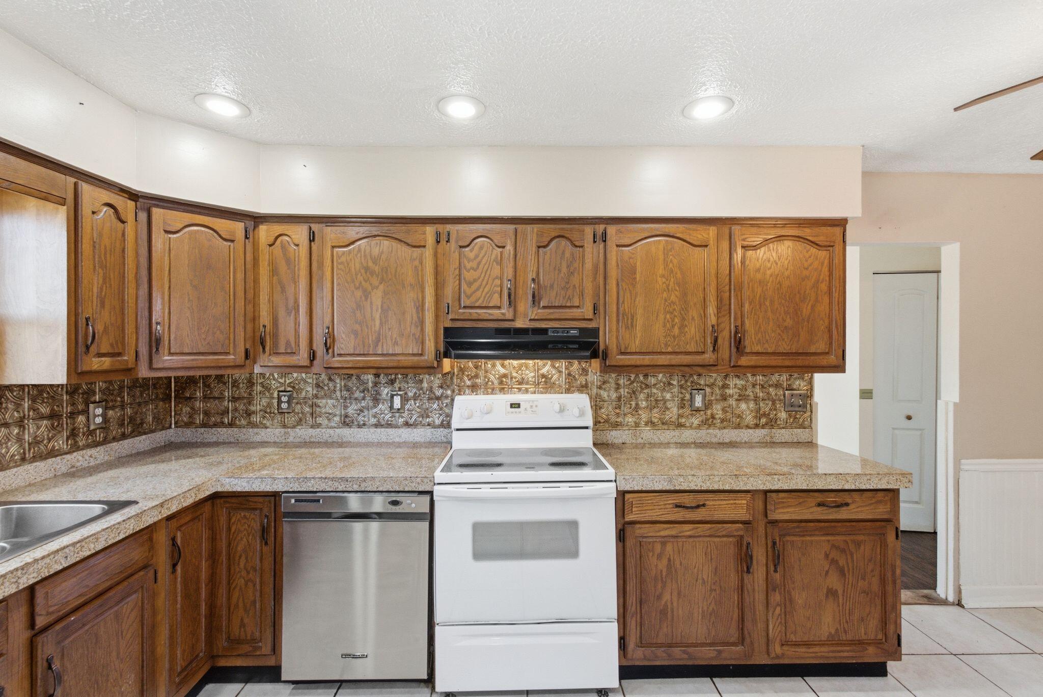 211 Brookfield Drive Property Photo 8
