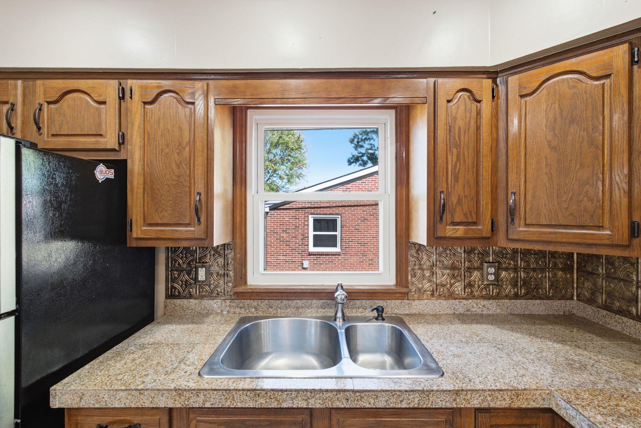 211 Brookfield Drive Property Photo 9