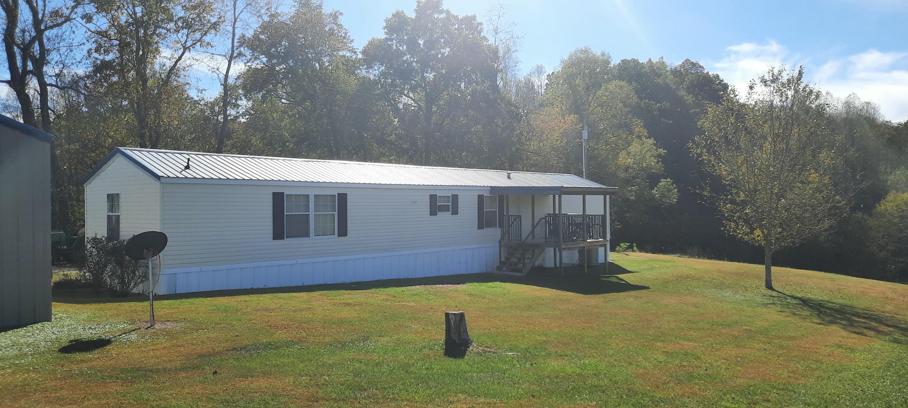495 J R Hinkle Road Property Photo 2