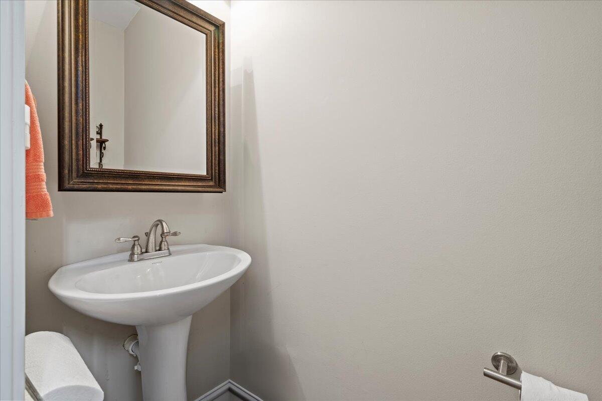 102 Roxie Lane Property Photo 34