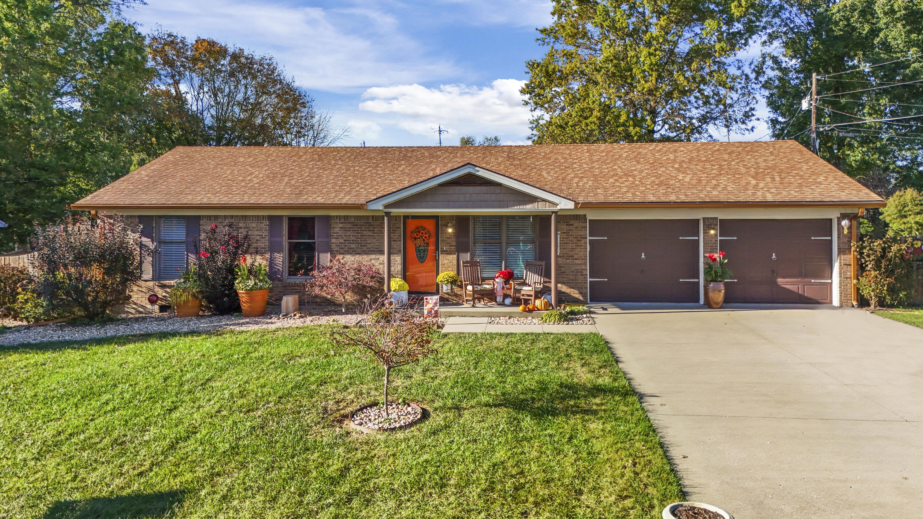 120 Bowen Drive Property Photo 1