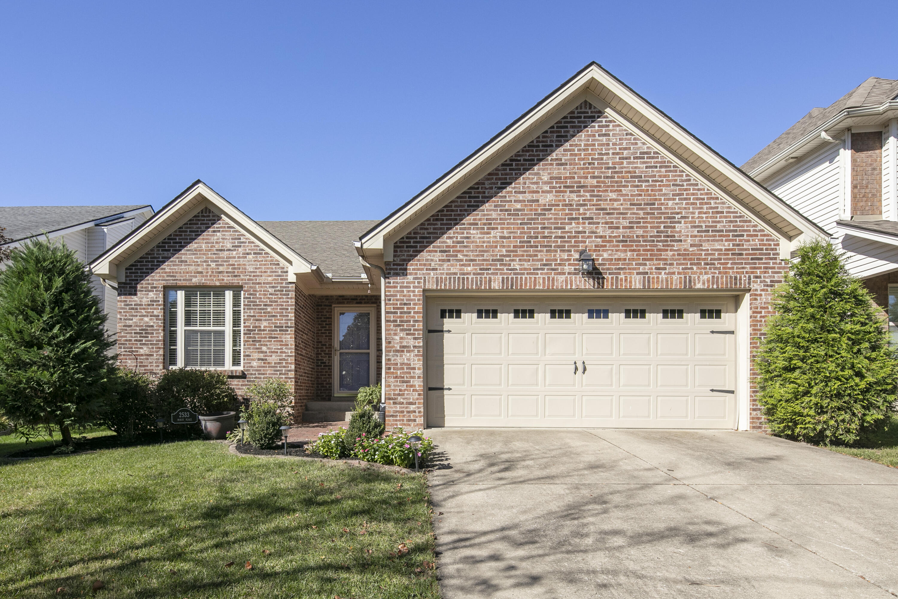 2533 Moray Place Property Photo 1