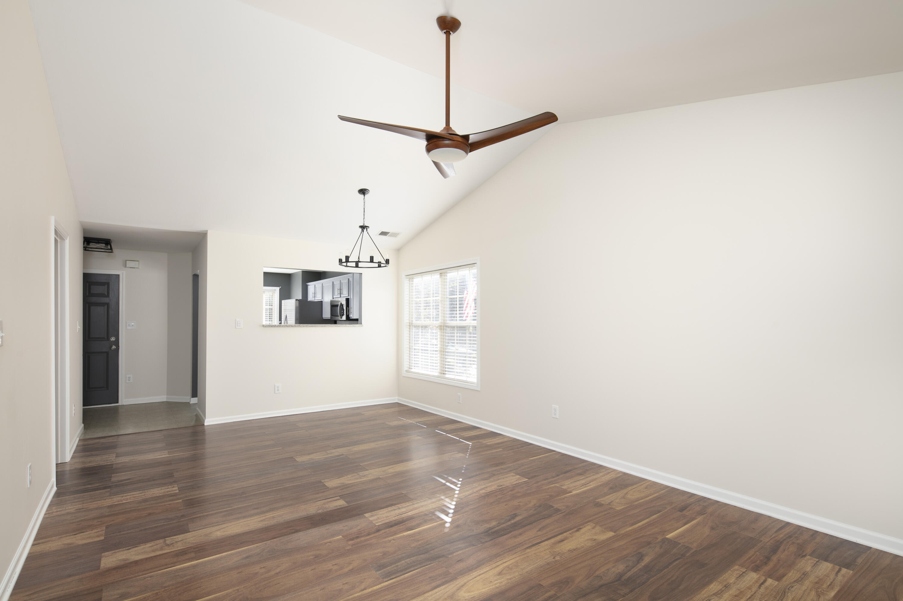 2533 Moray Place Property Photo 7