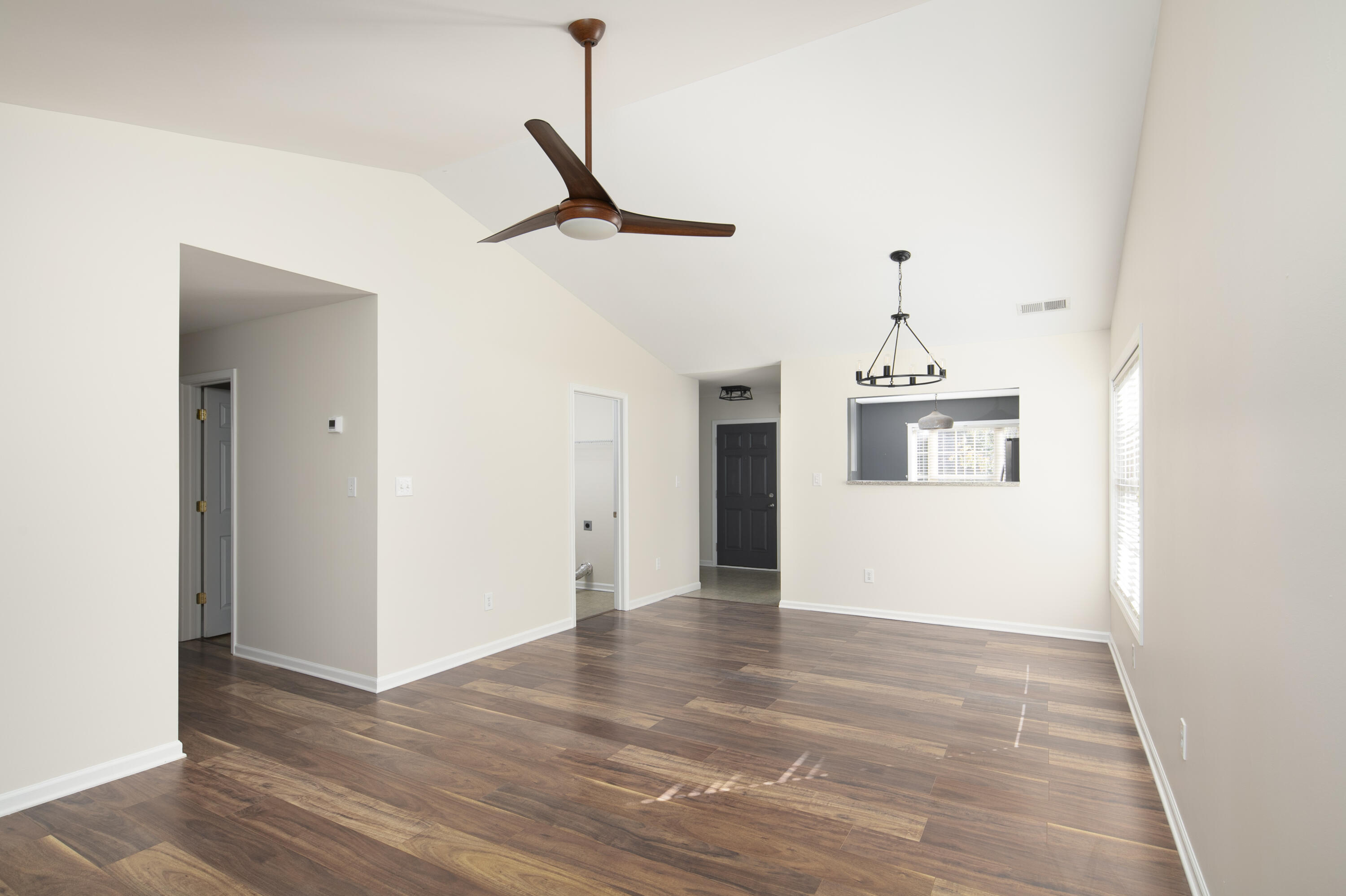 2533 Moray Place Property Photo 8