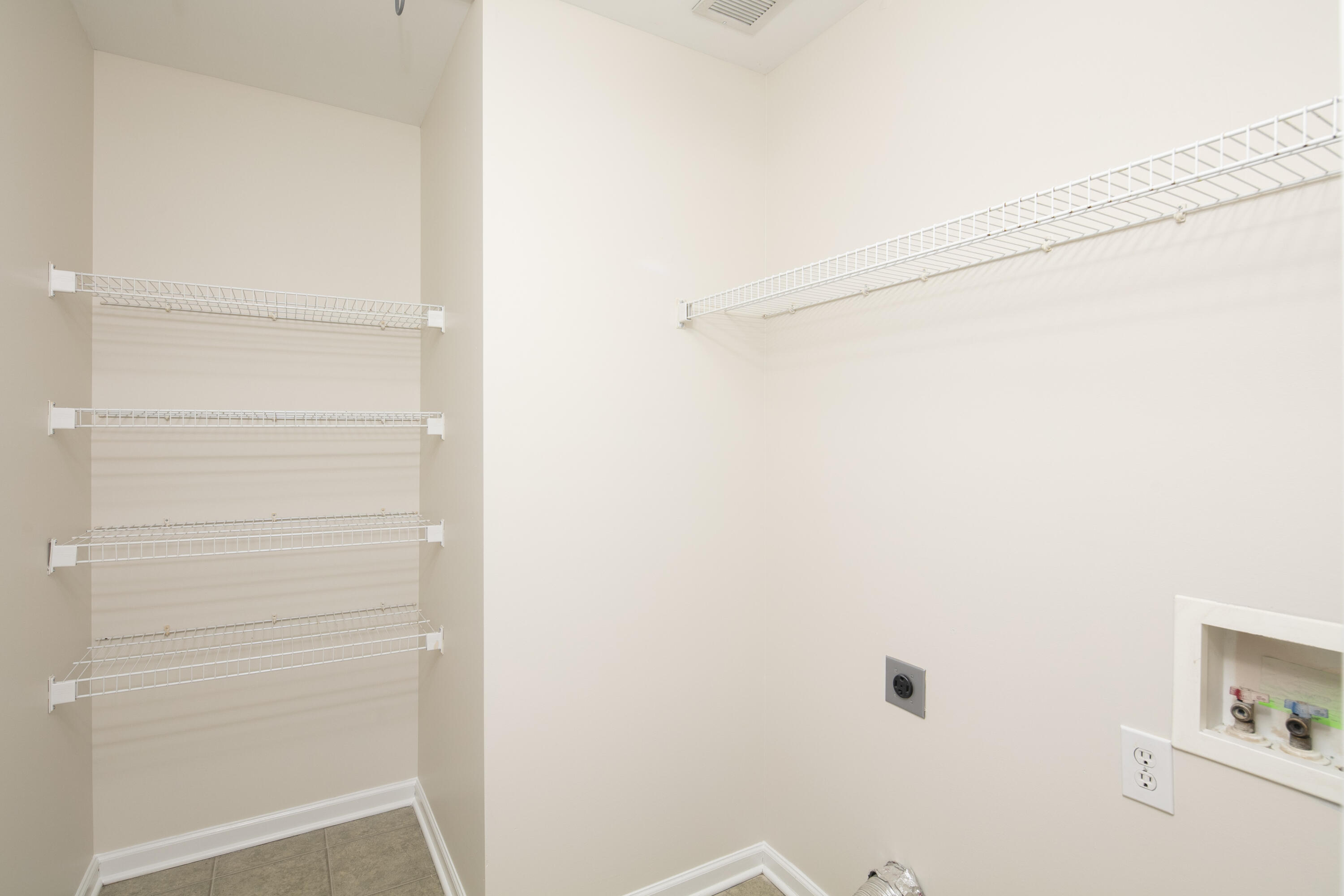 2533 Moray Place Property Photo 9