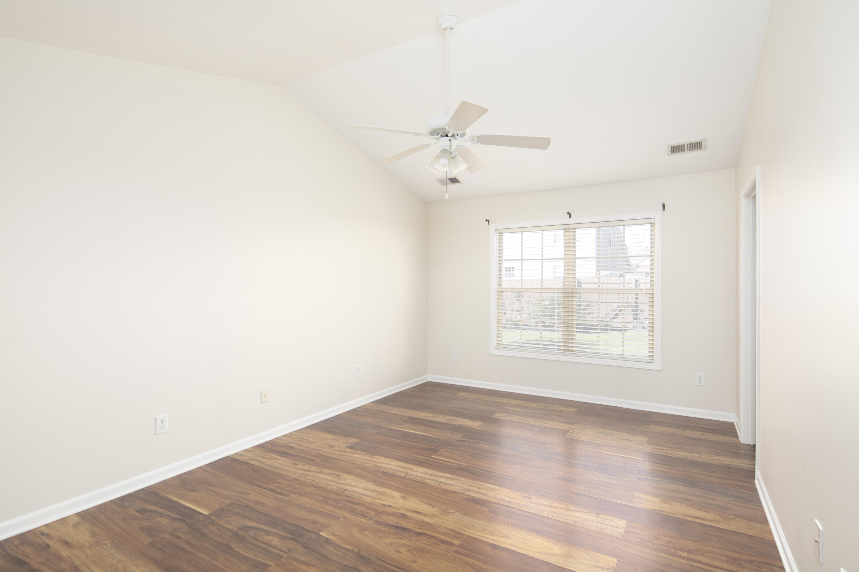 2533 Moray Place Property Photo 11