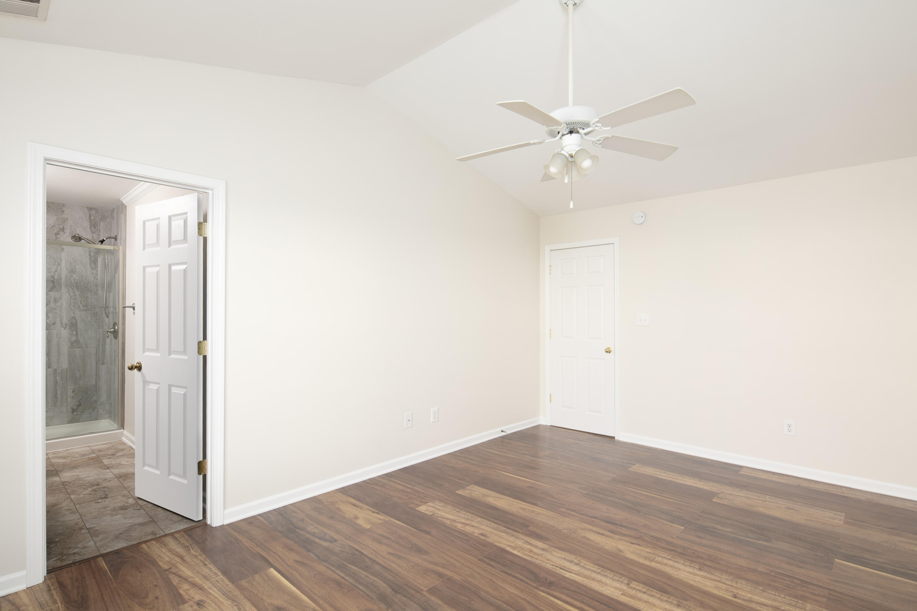 2533 Moray Place Property Photo 12