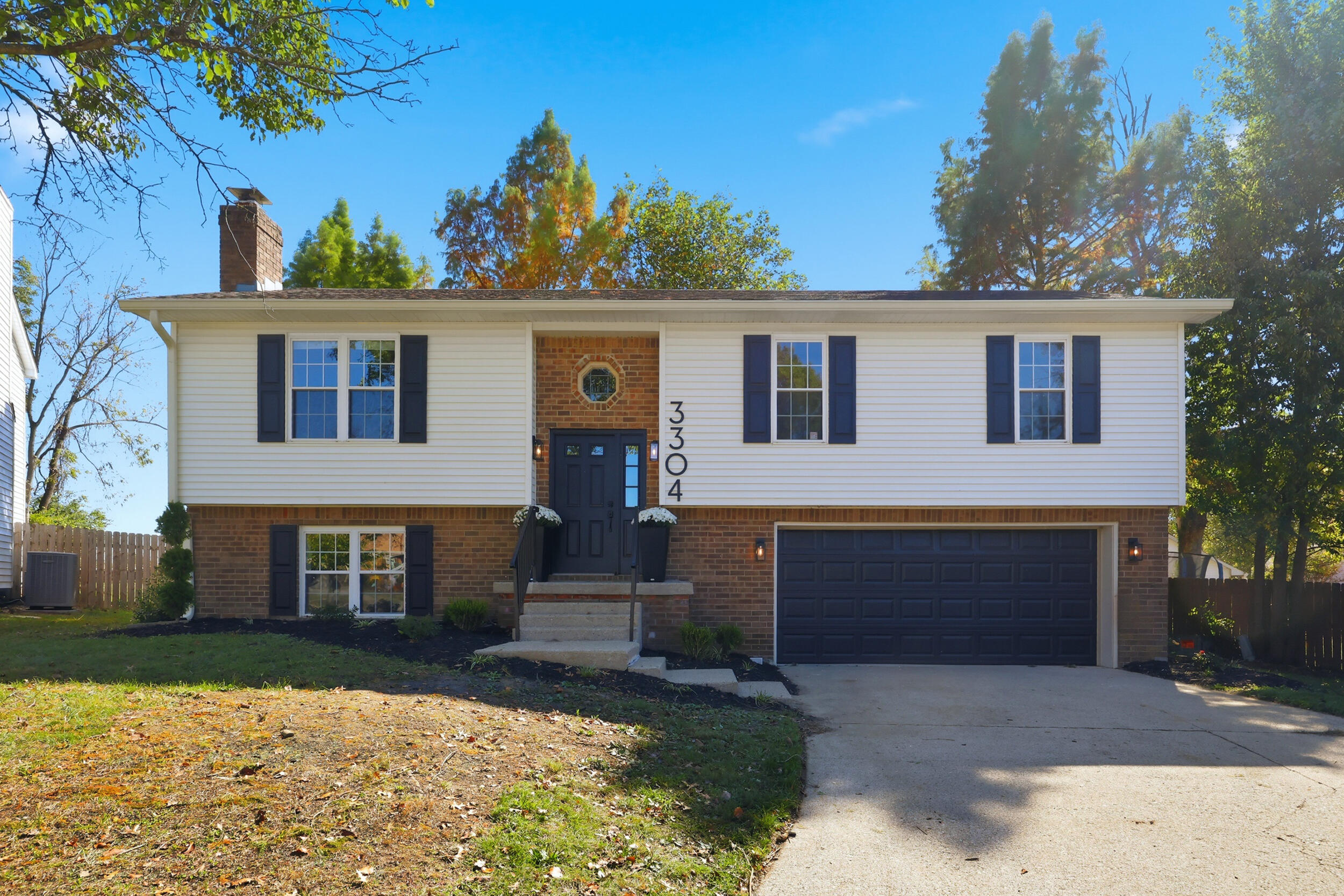 3304 Houndstooth Court Property Photo 2