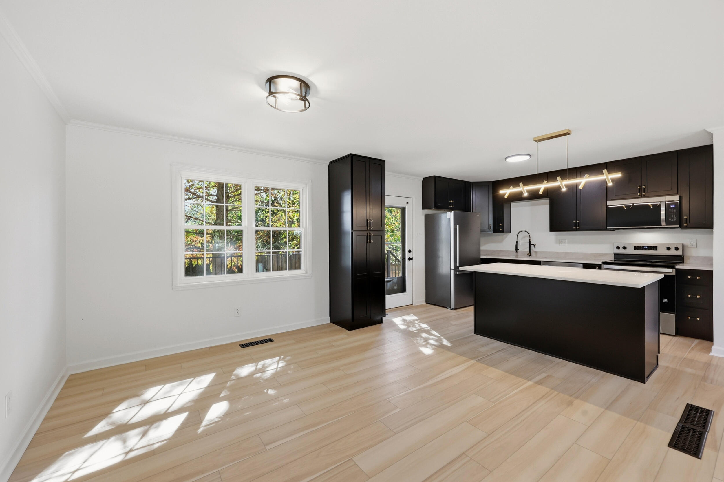 3304 Houndstooth Court Property Photo 6