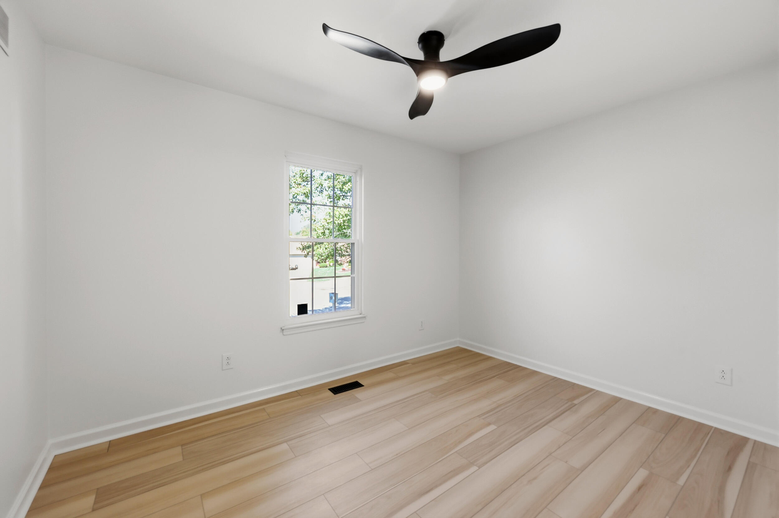 3304 Houndstooth Court Property Photo 18