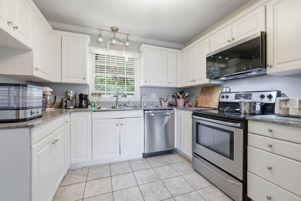 2398 Murray Highway Property Photo 10