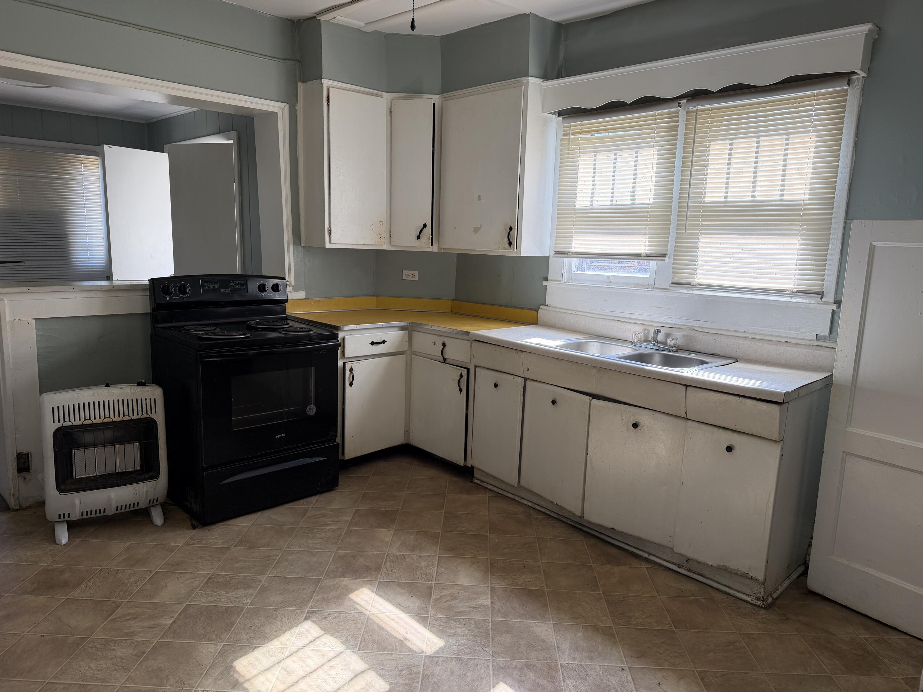 705 S Kentucky Avenue Property Photo 6